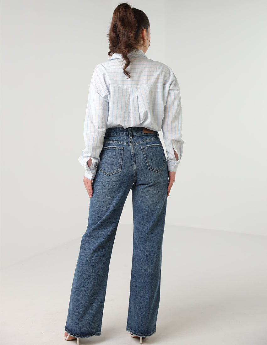 بنطال جينز بقصّة مستقيمة