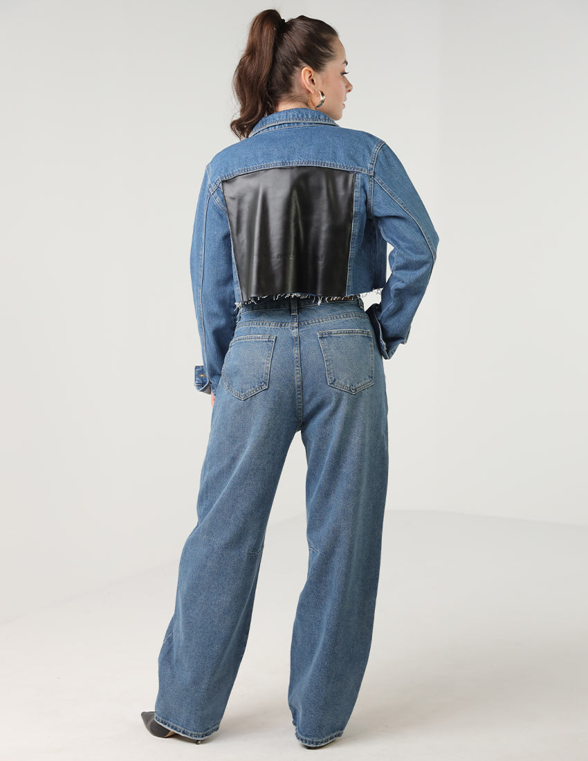 بنطال جينز بقصّة مستقيمة