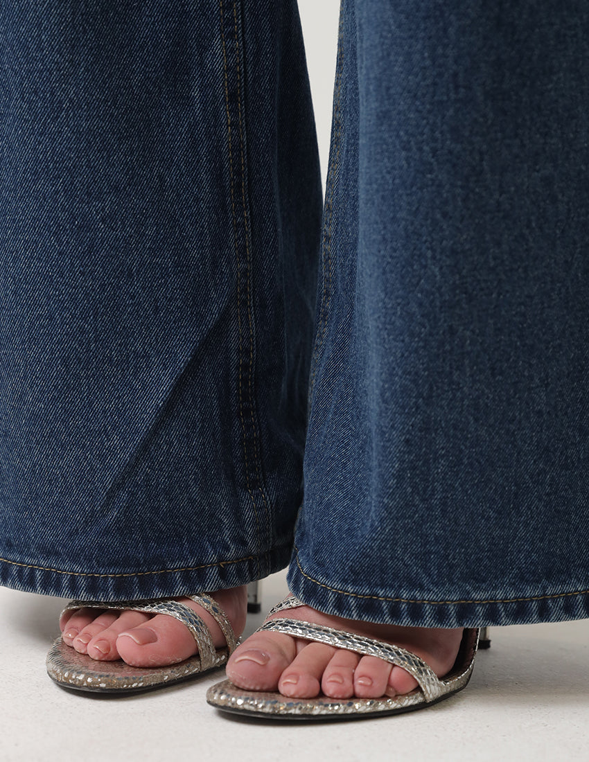 Wide Legged Jeans