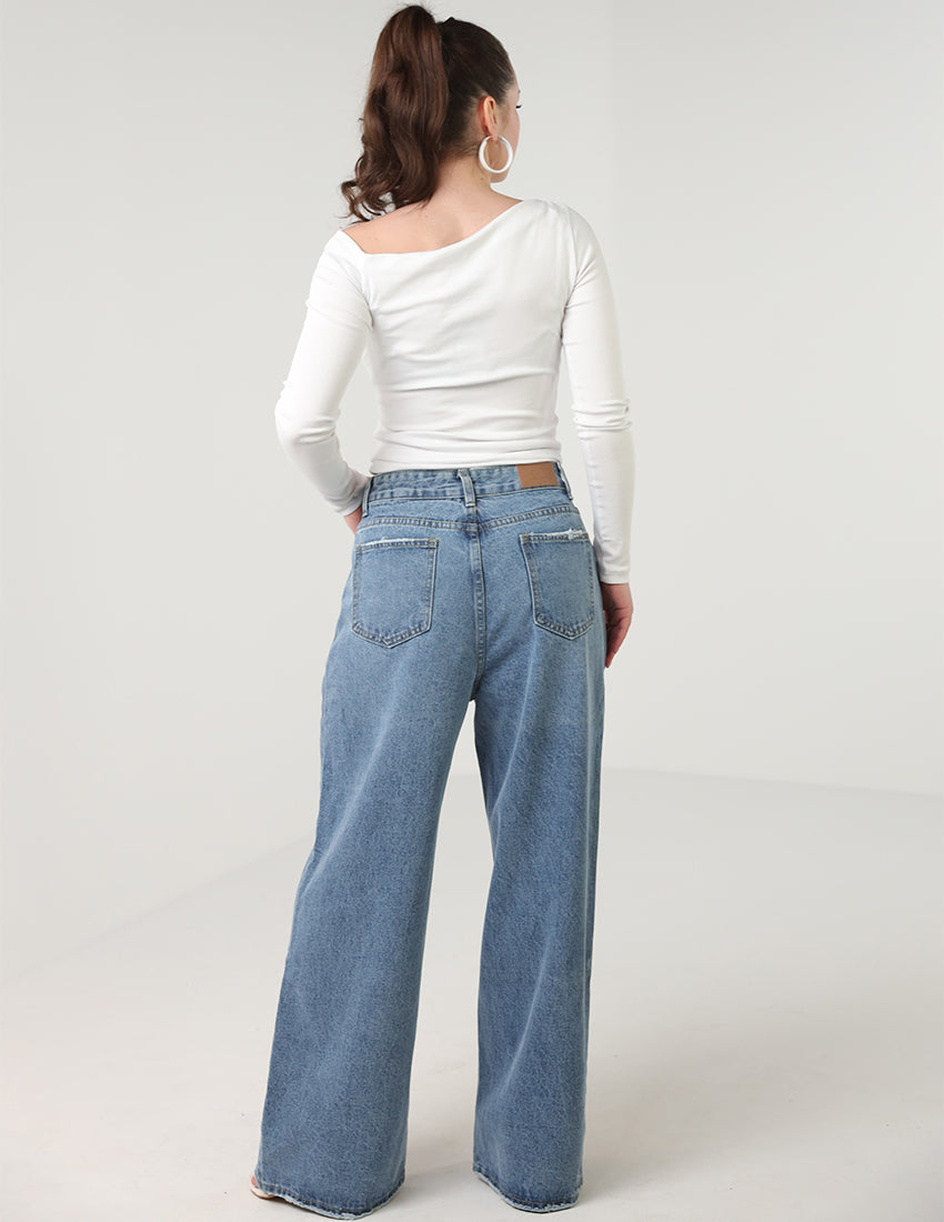 بنطال جينز واسع الساق