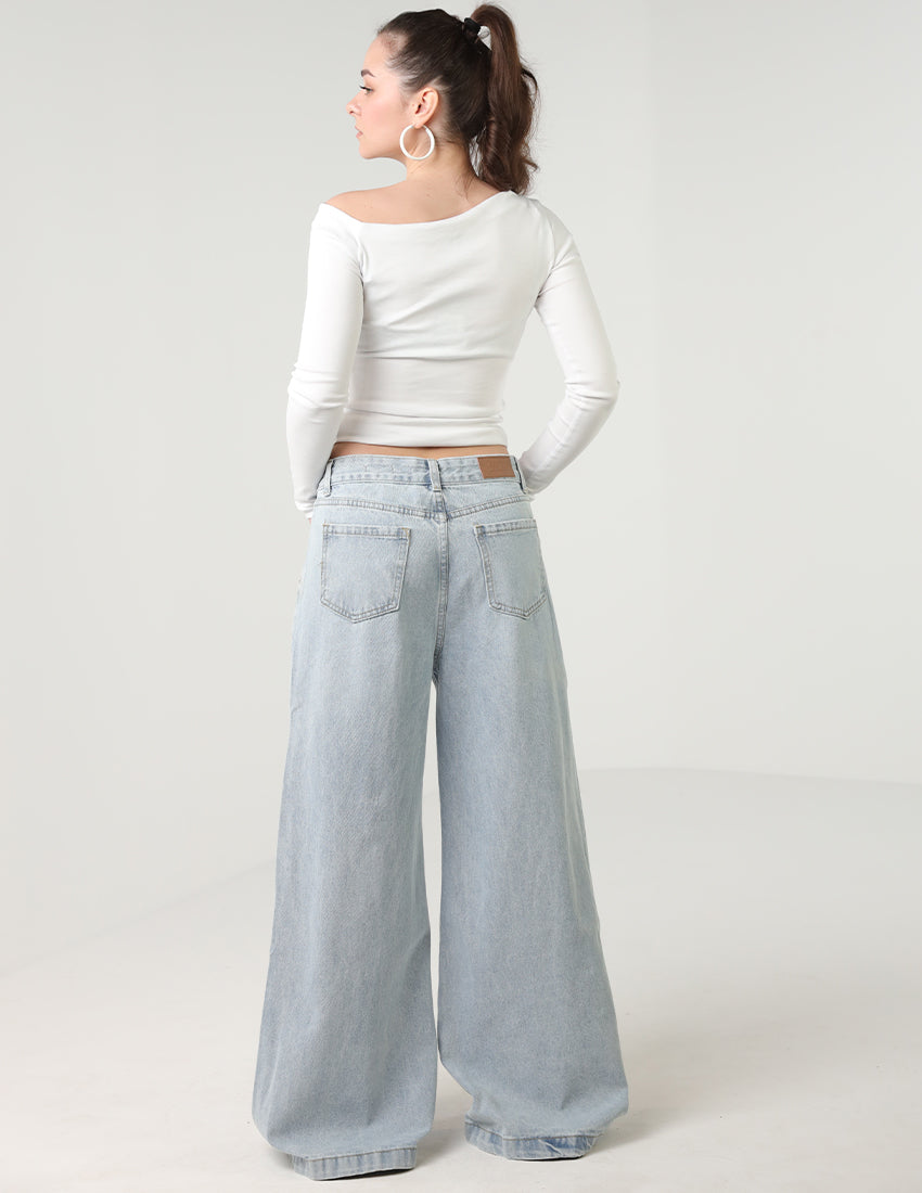 بنطال جينز أزرق فاتح واسع