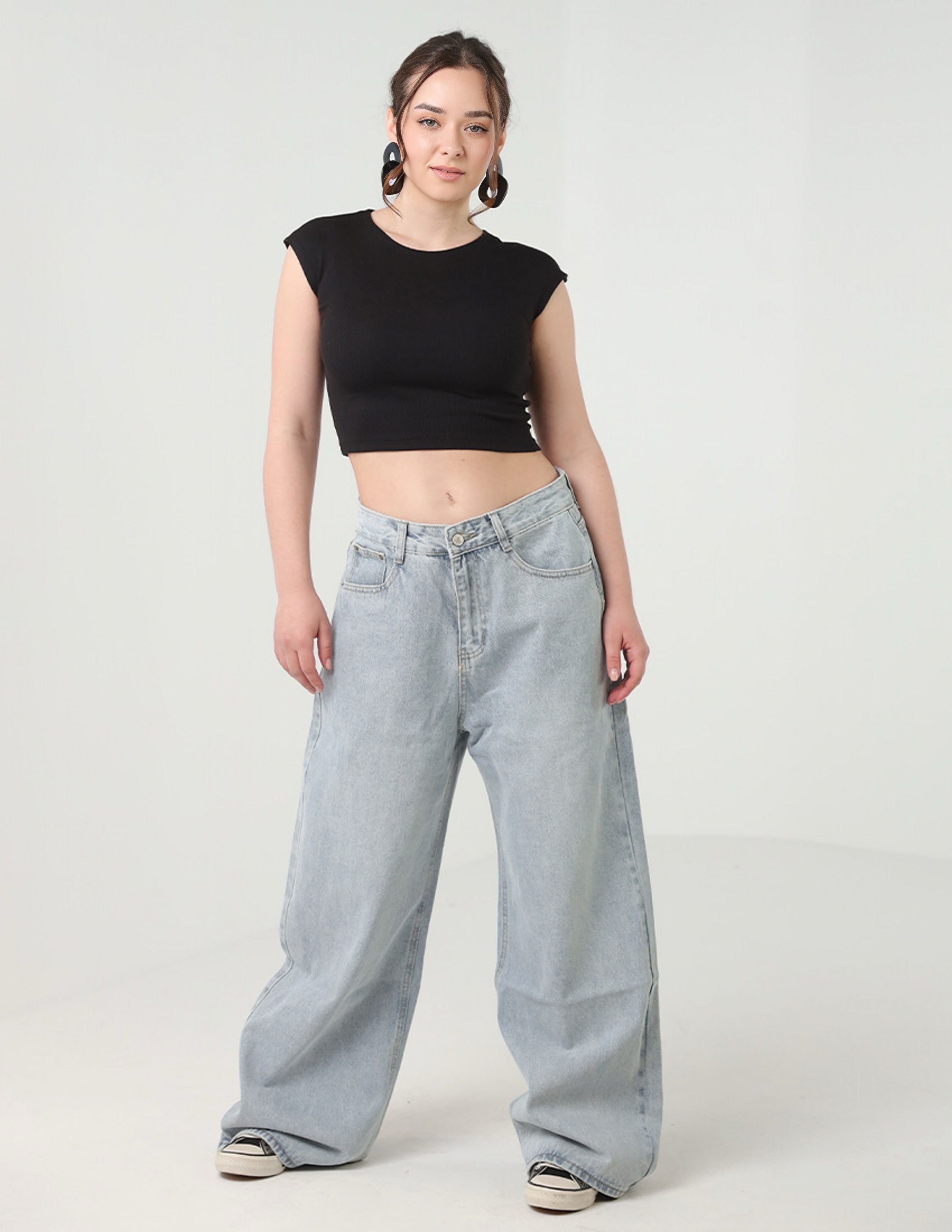 بنطال جينز واسع الساق