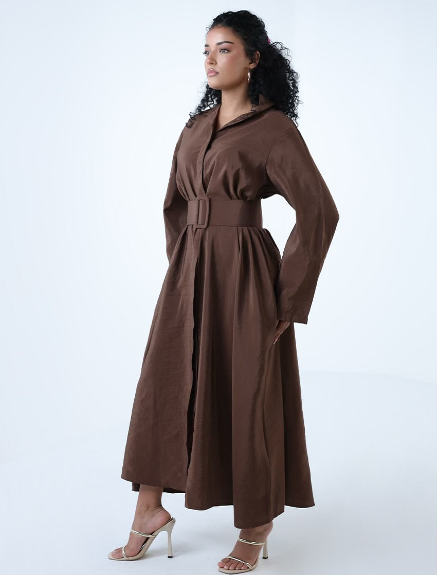 فستان واسع مع حزام عريض