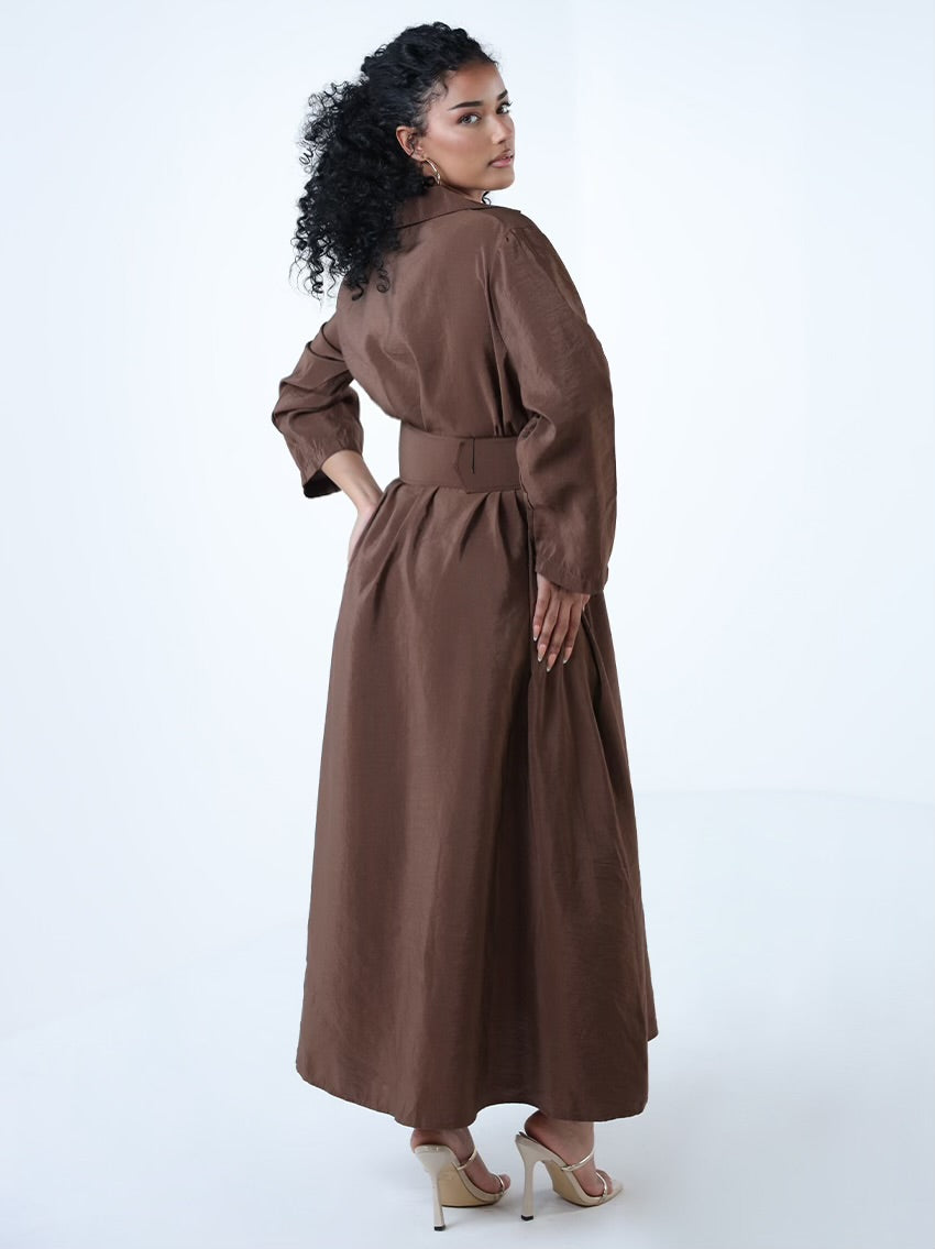 فستان واسع مع حزام عريض