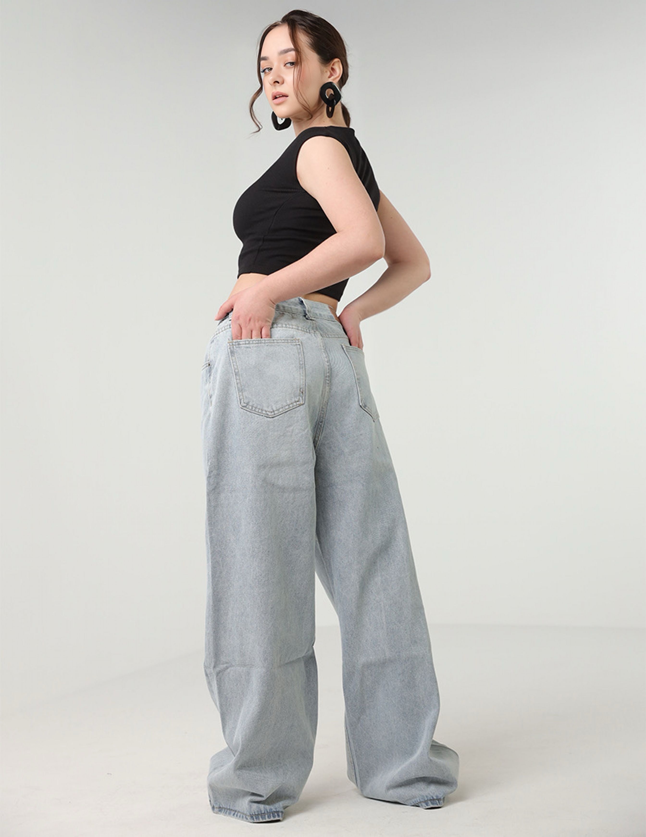 بنطال جينز واسع الساق