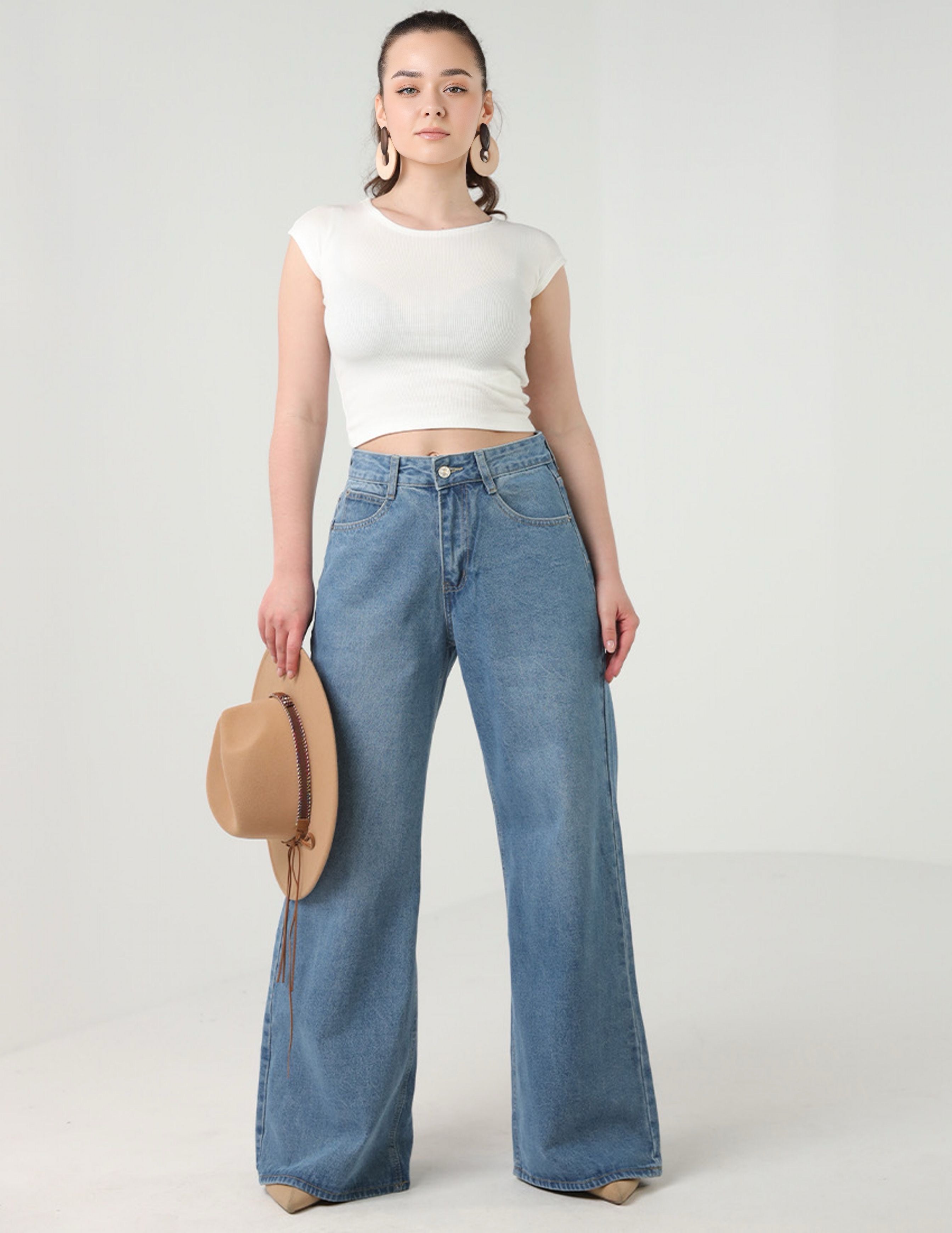 بنطال جينز واسع الساق