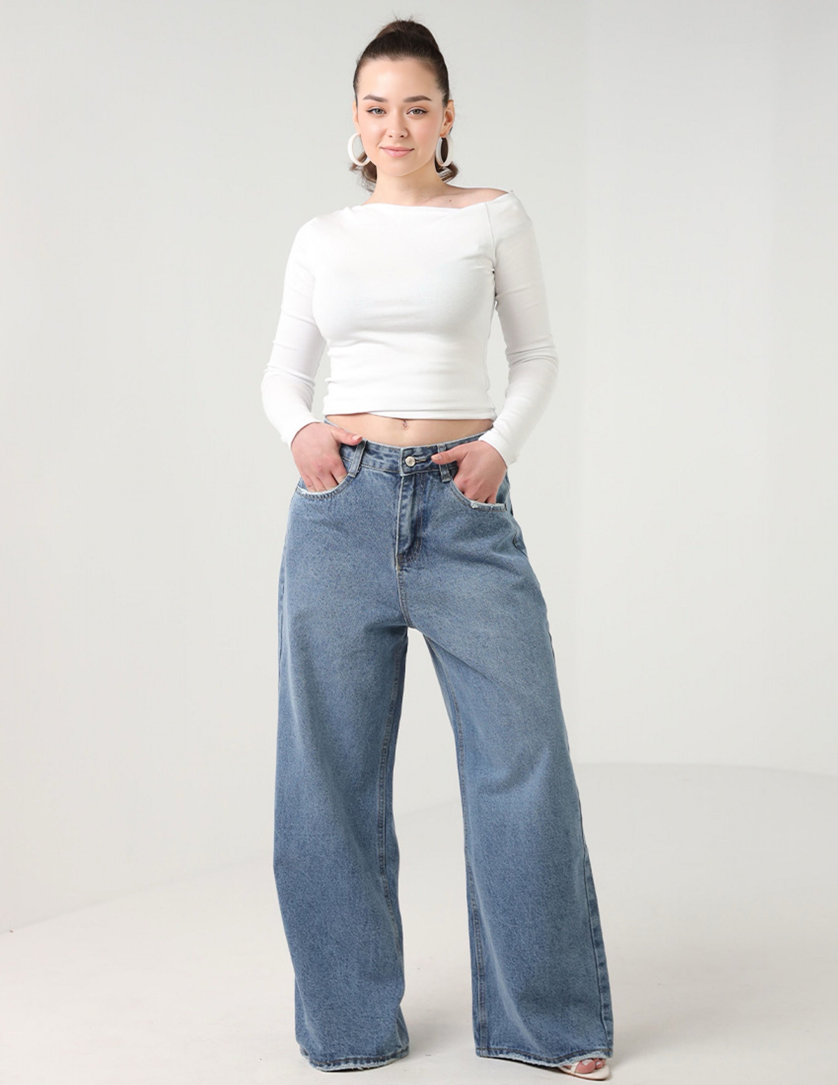 Wide Legged Jeans