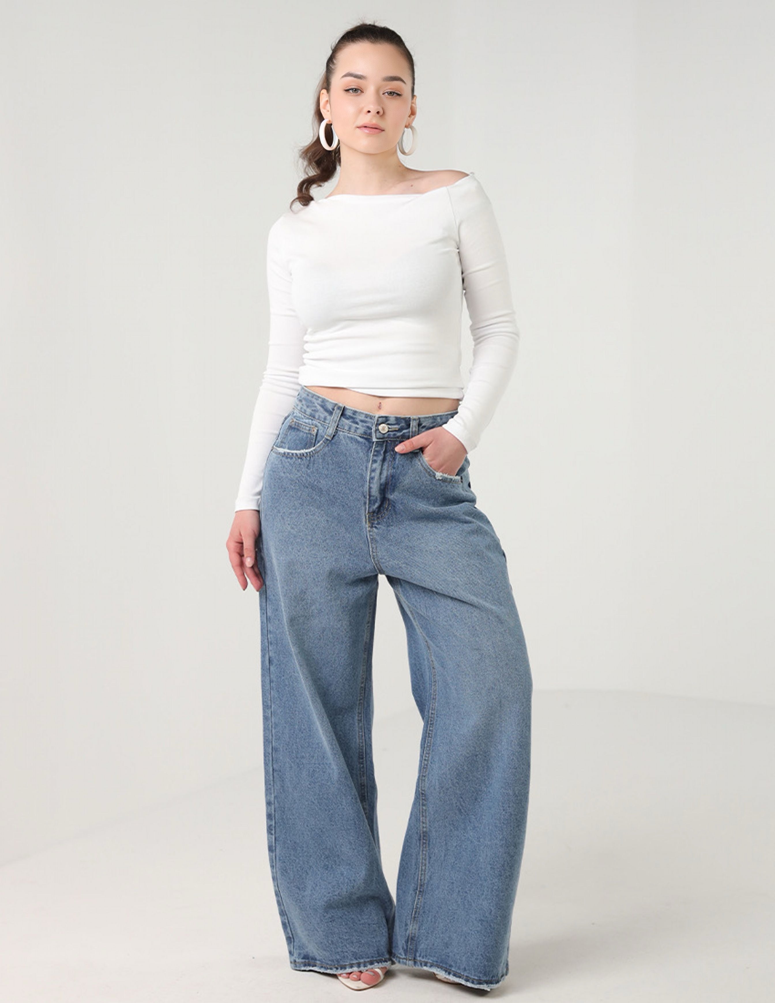 Wide Legged Jeans