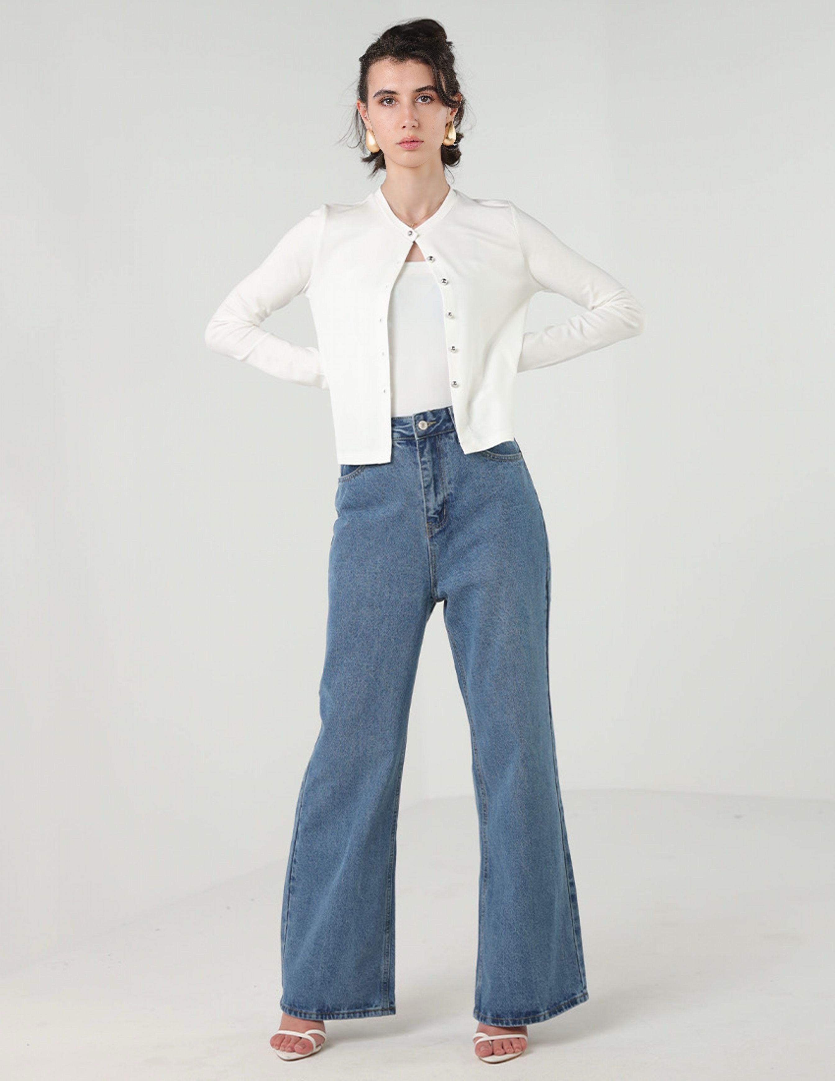 بنطال جينز بقصّة مستقيمة