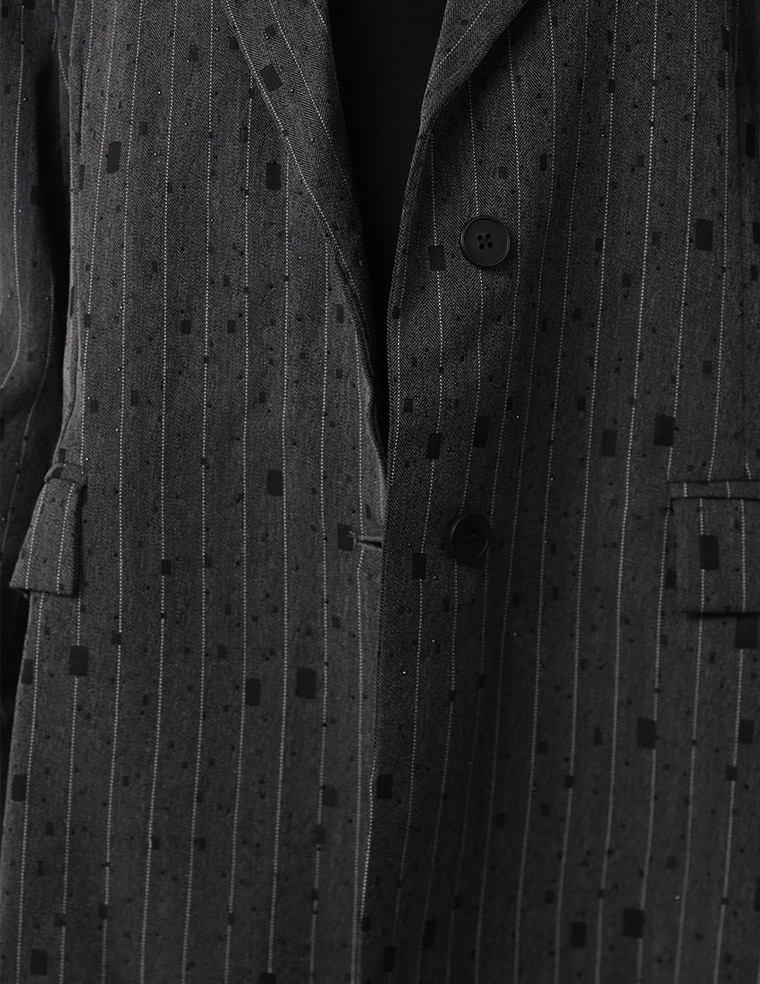 سترة رمادية كبيرة الحجم