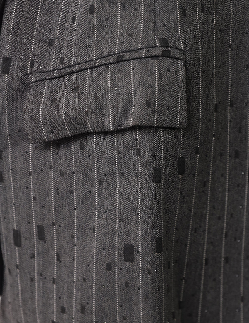 سترة رمادية كبيرة الحجم