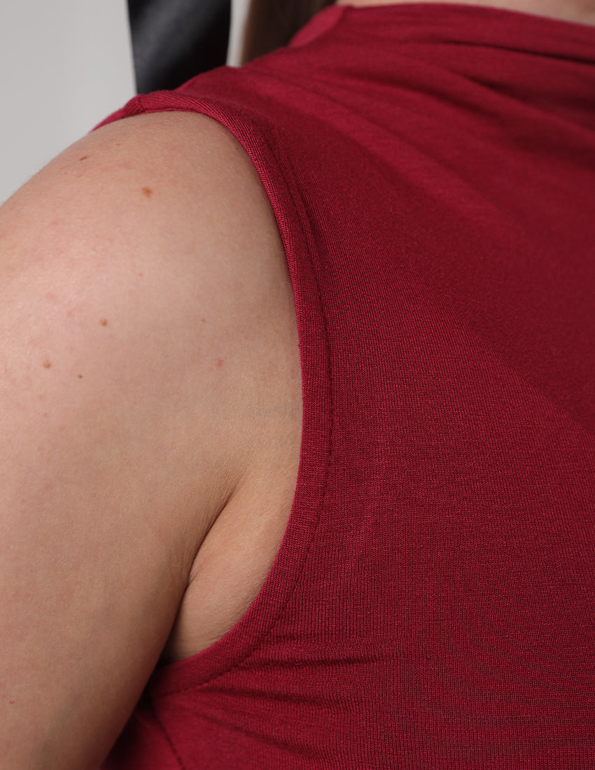 قميص داخلي ضيق مع تفاصيل تموجات