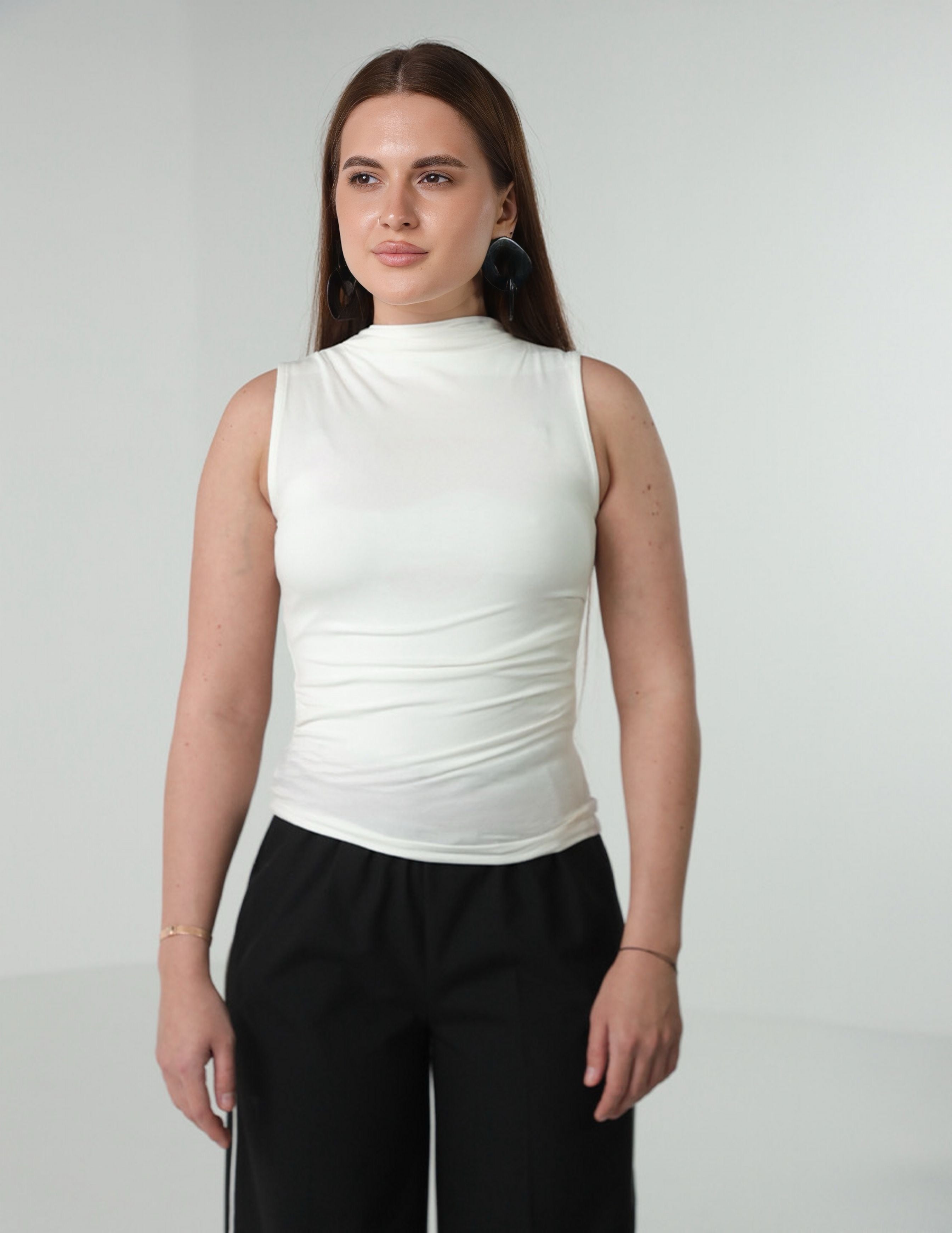 قميص داخلي ضيق مع تفاصيل تموجات