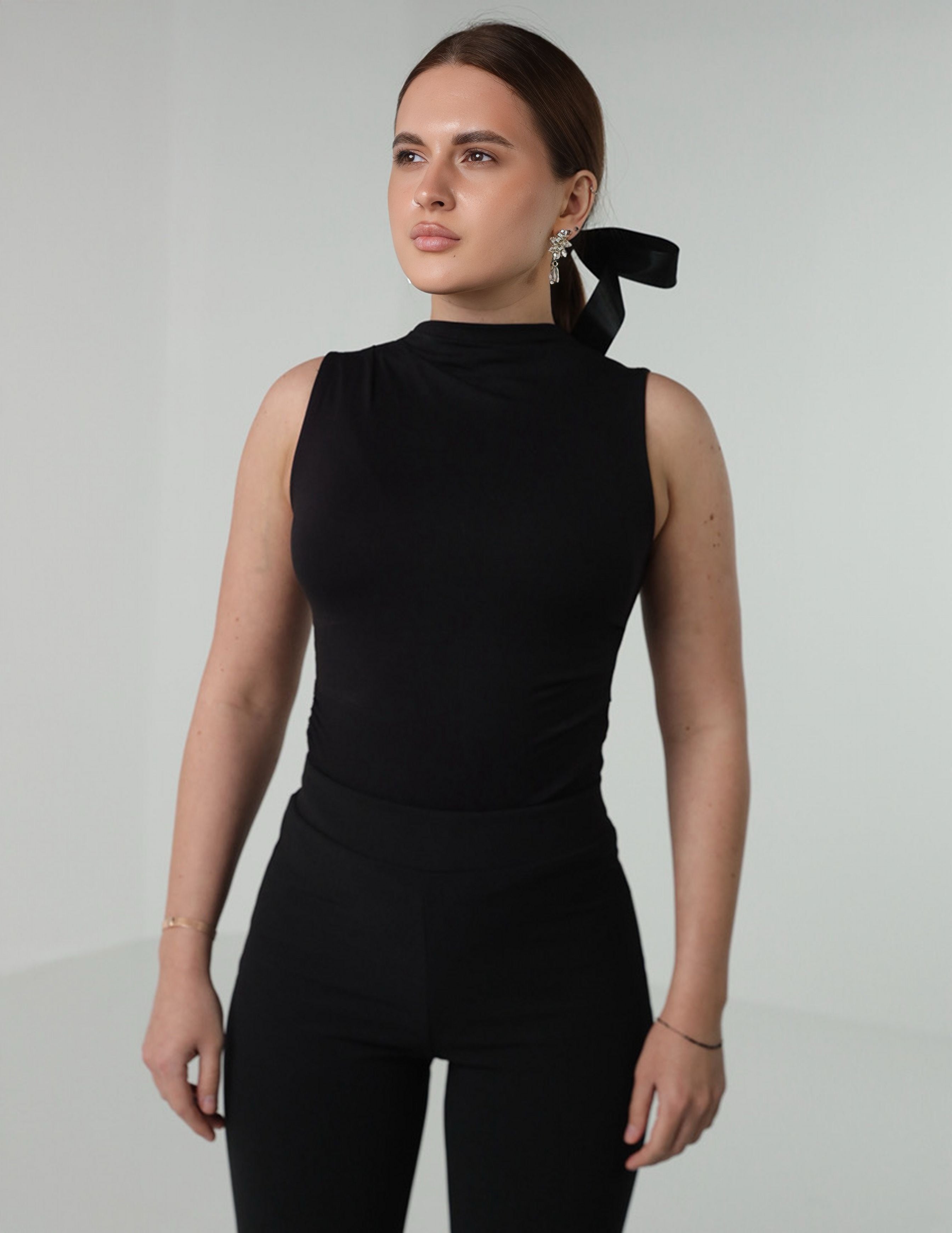 قميص داخلي ضيق مع تفاصيل تموجات