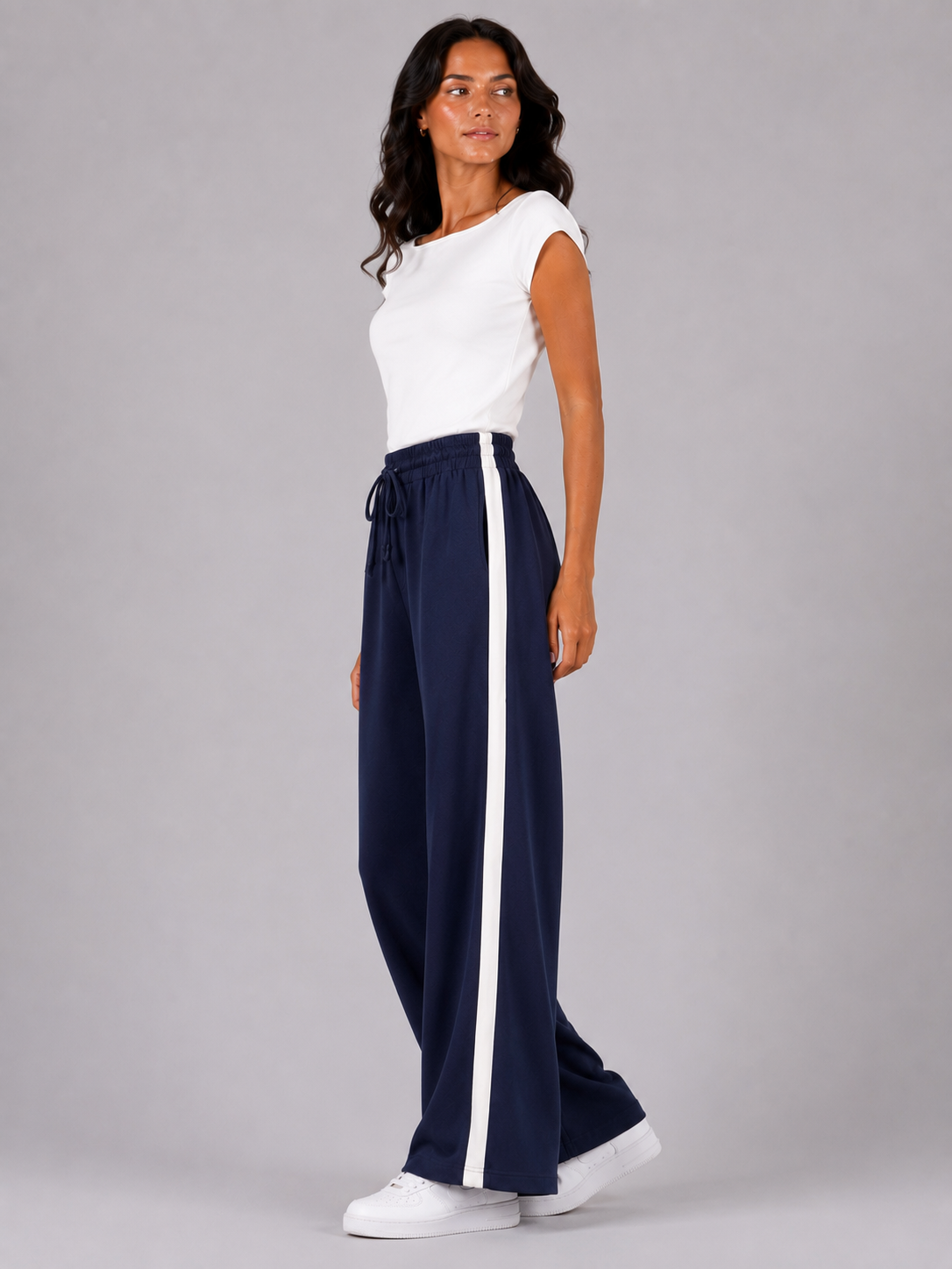 Street-style sweatpants with a white stripe down the sides.