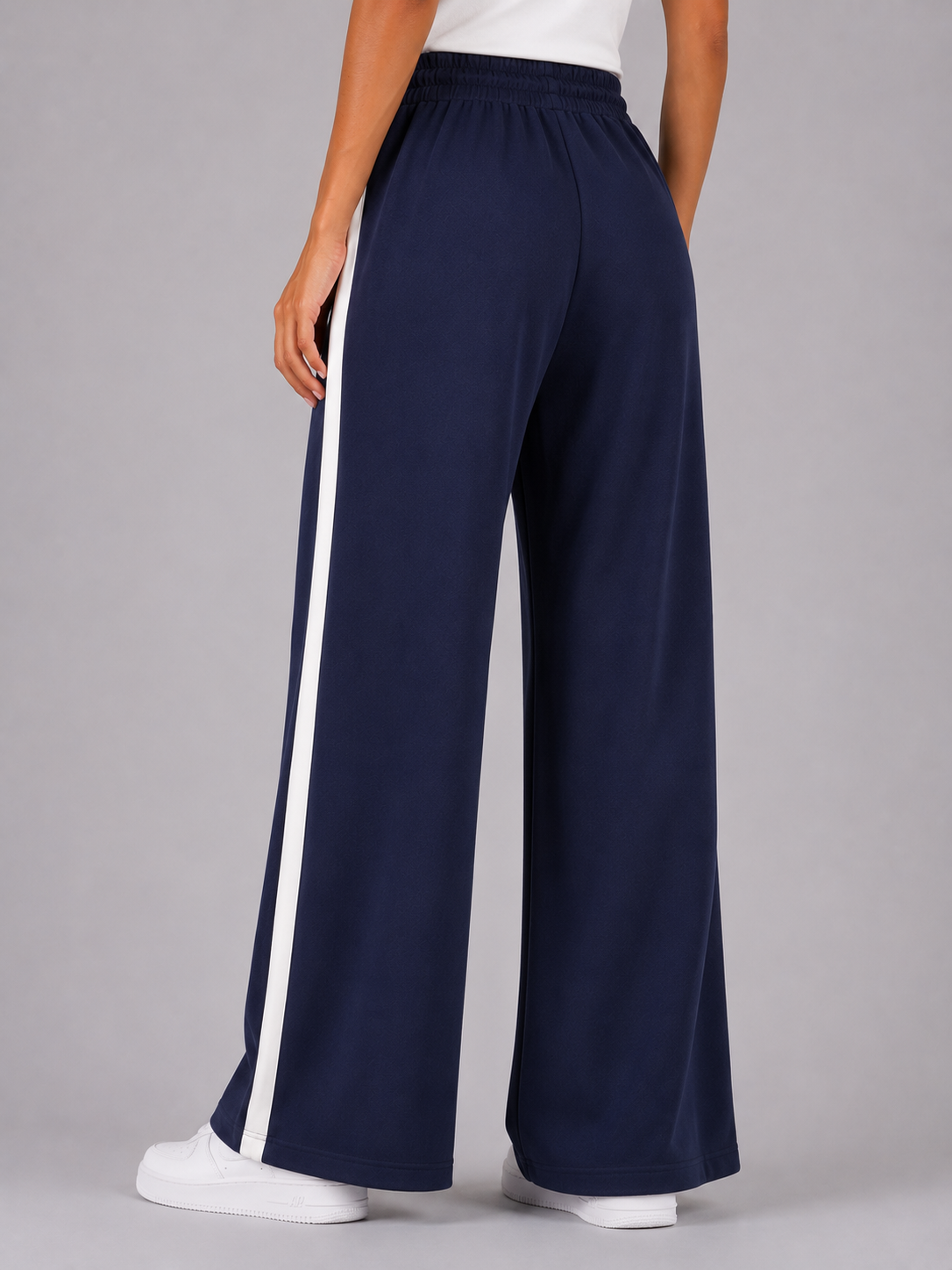 Street-style sweatpants with a white stripe down the sides.