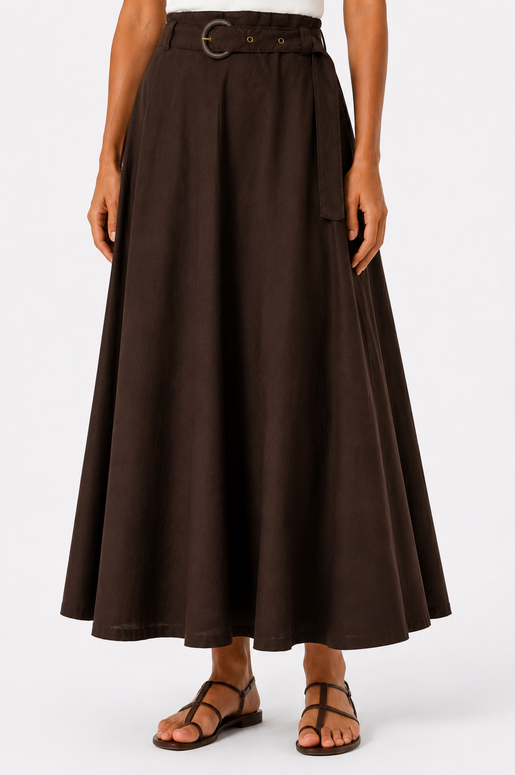 Sleeveless long dress in off-white and brown, featuring a belt.