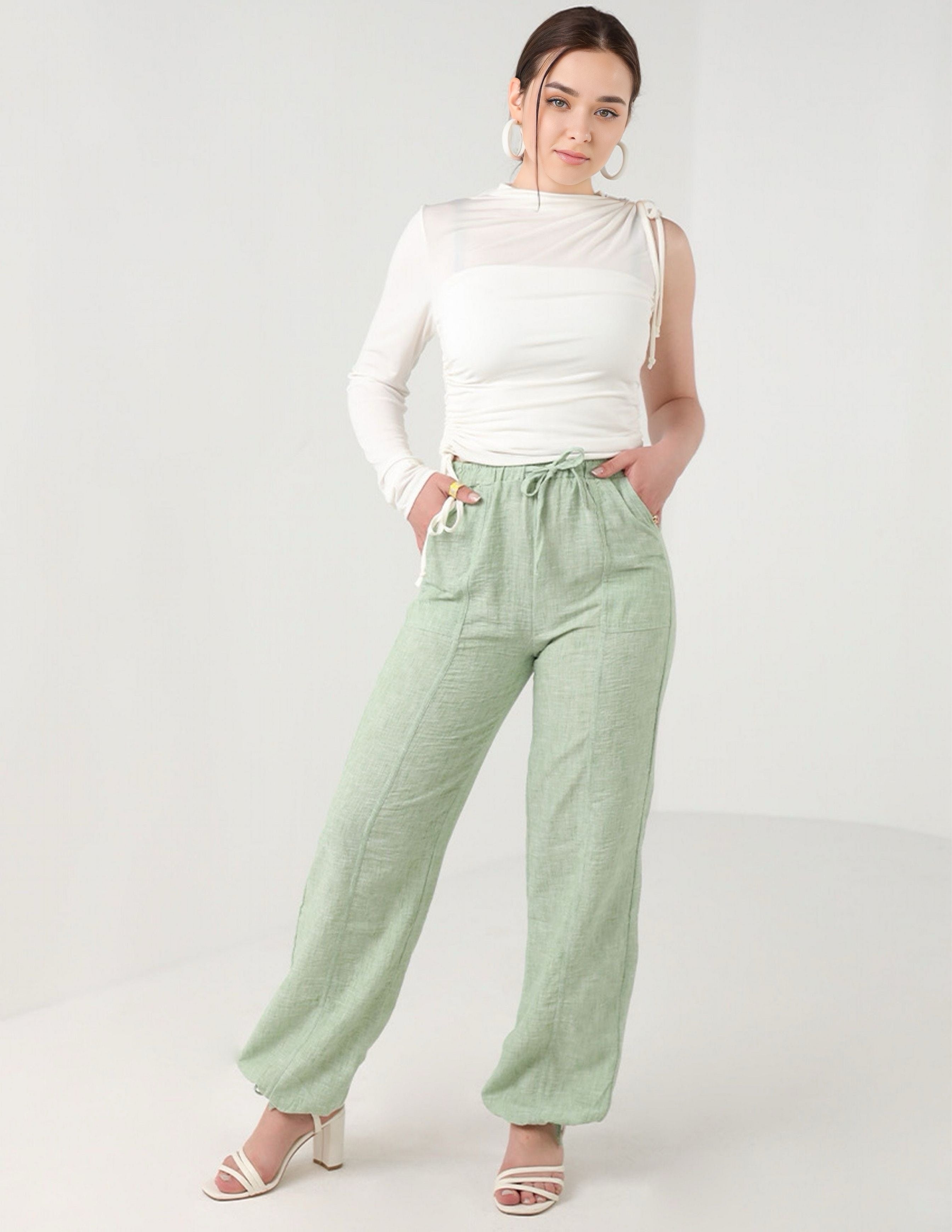 بنطلون بقصّة مستقيمة