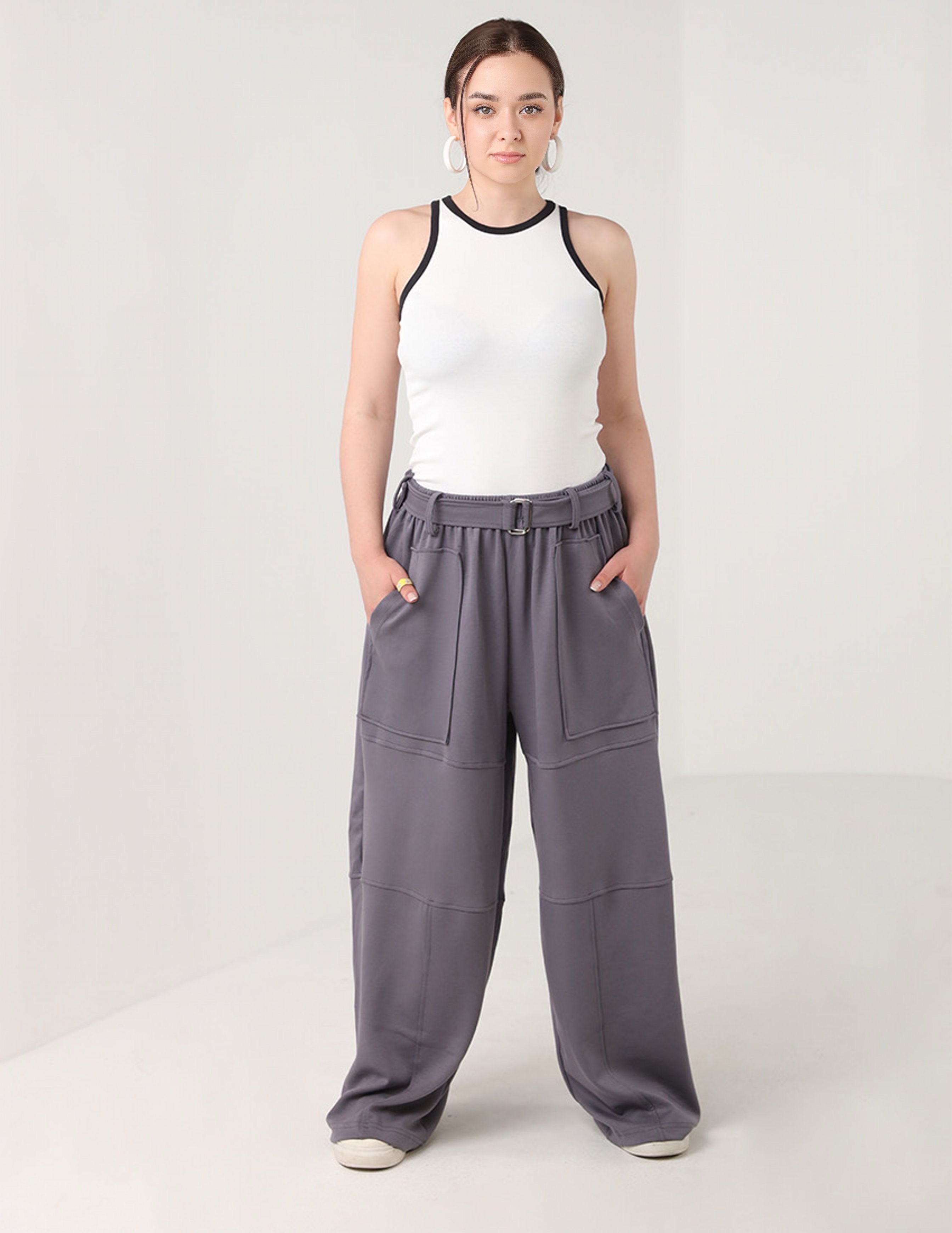 بنطال رياضي عالي الخصر مع حزام