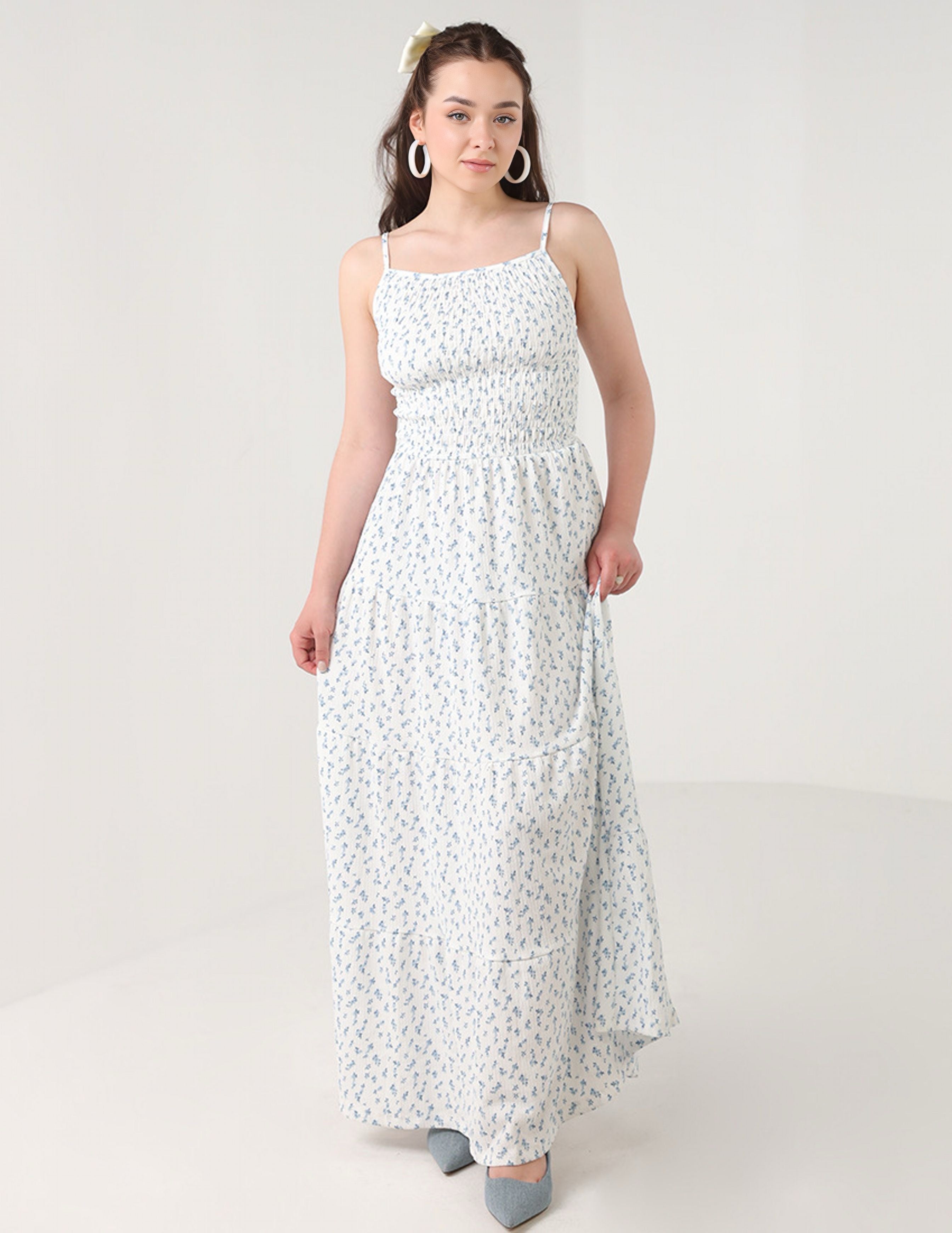 فستان أبيض مزهر