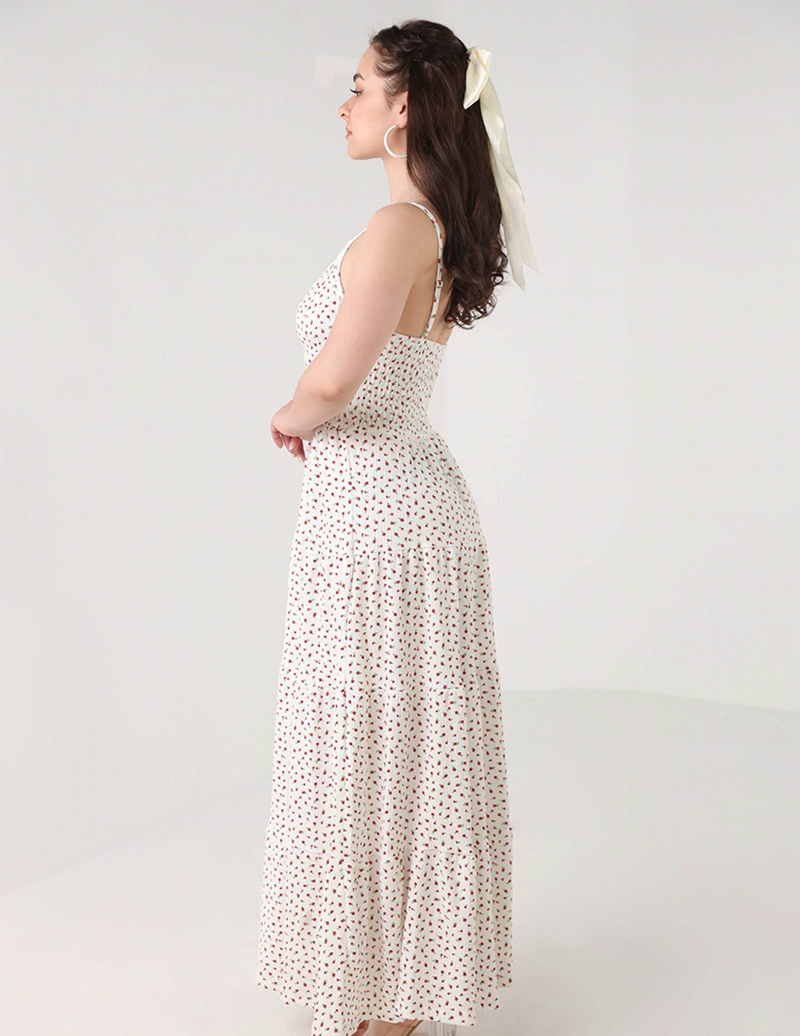 فستان أبيض مزهر