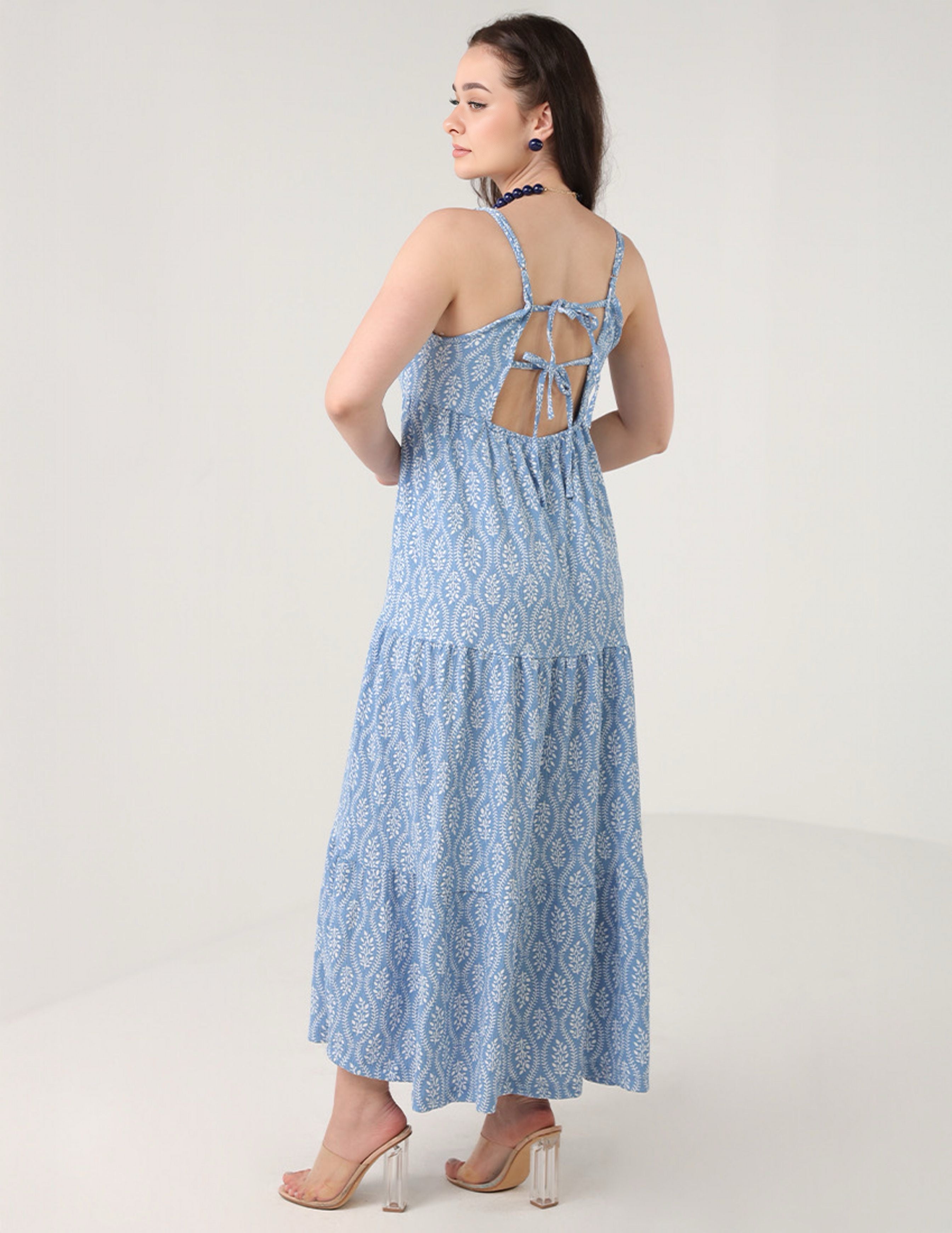 Flowy dress with a leaf print