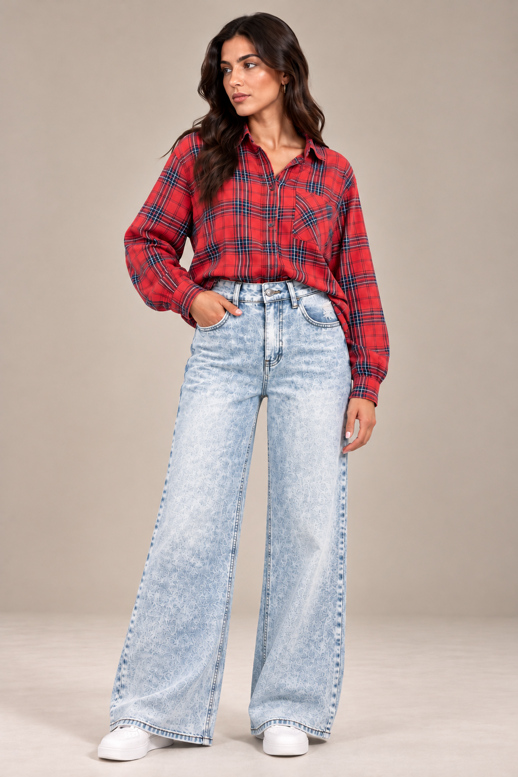 Wide-leg jeans with front distressing