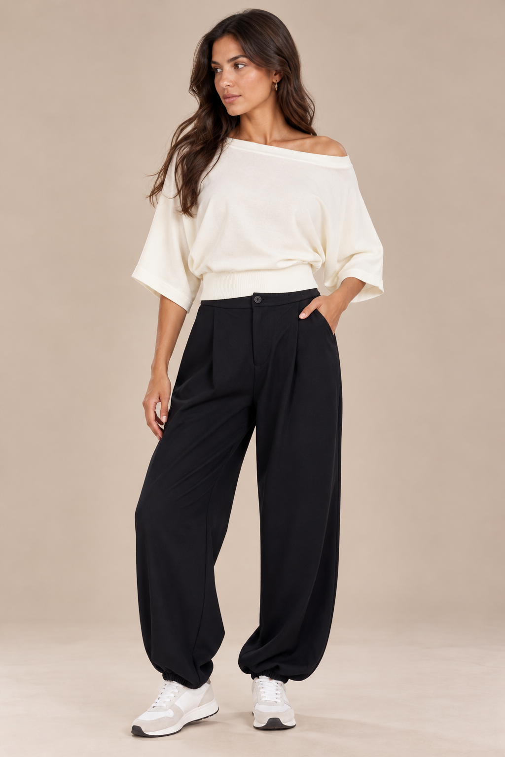 Balloon pants with a pleat at the leg