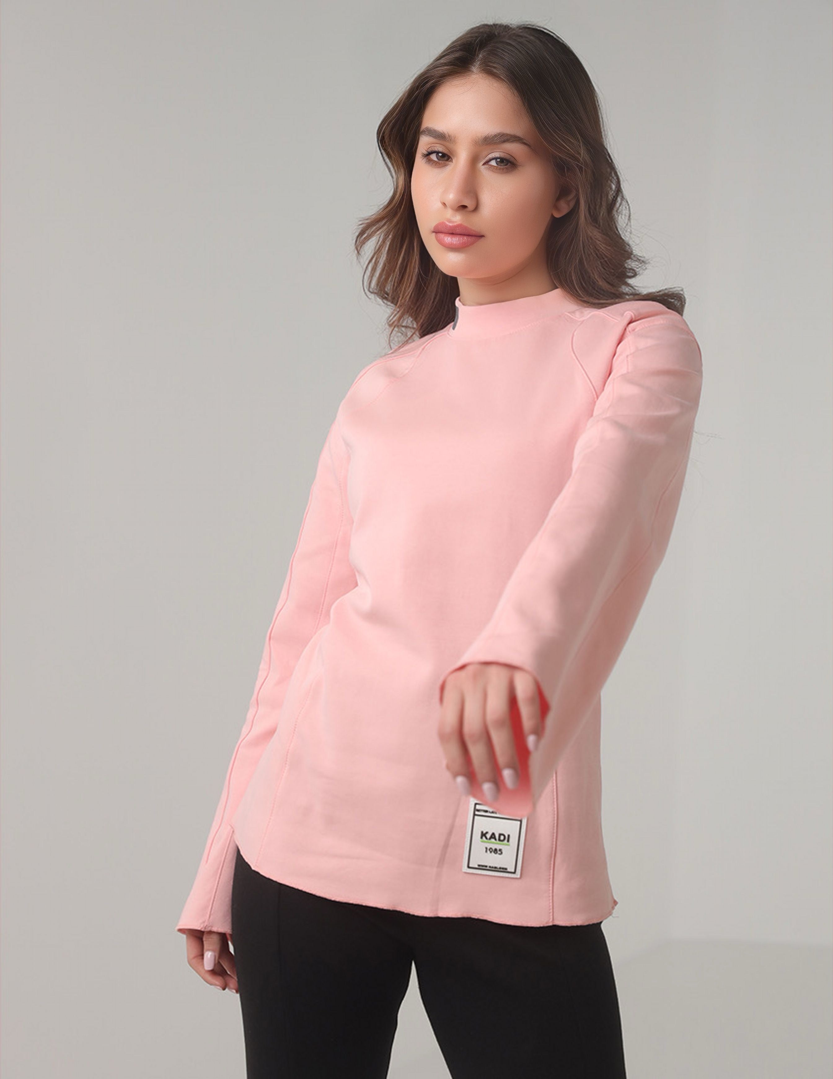 بلوزة نشطة بياقة مستديرة