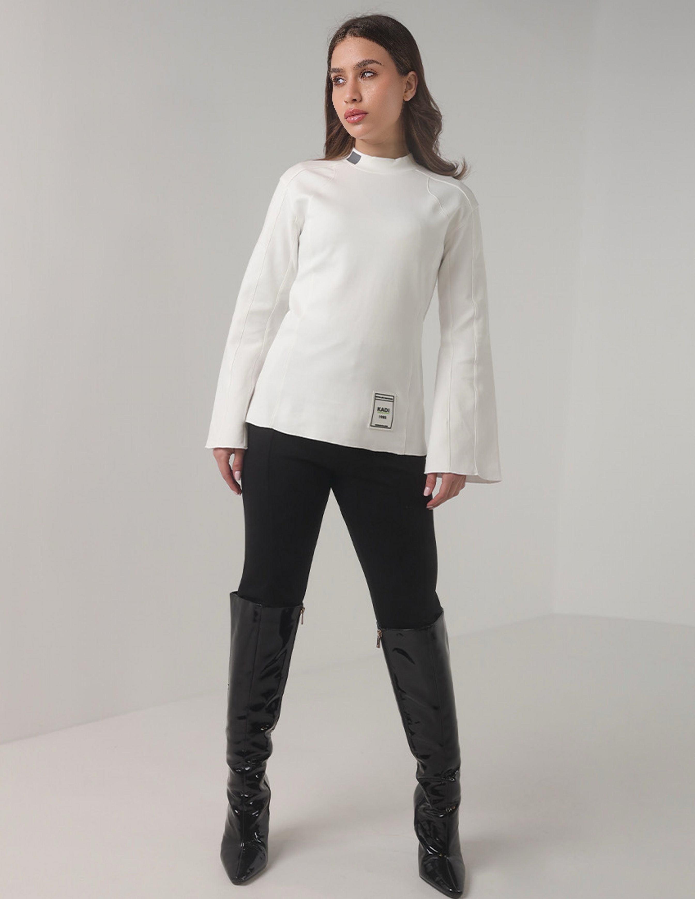 بلوزة نشطة بياقة مستديرة