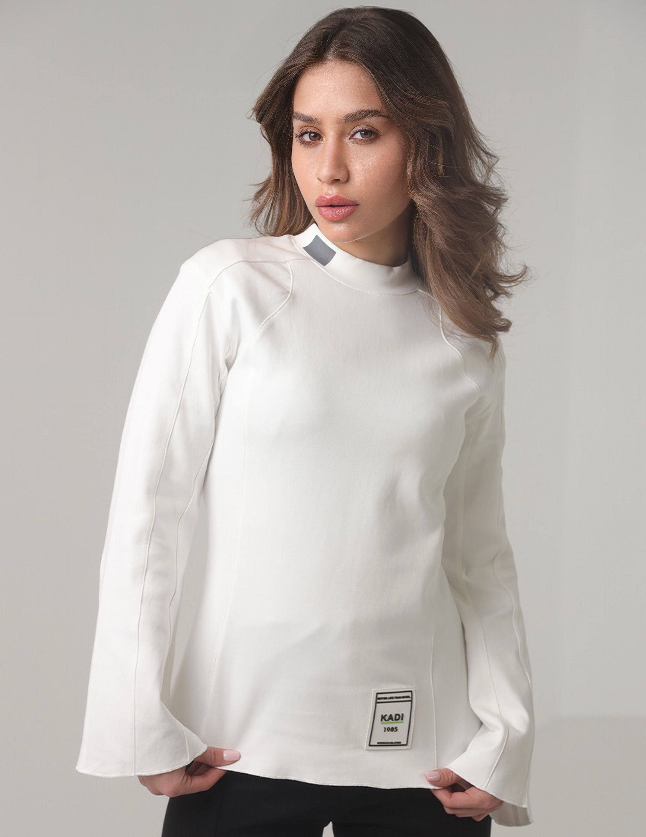 Active round collar blouse