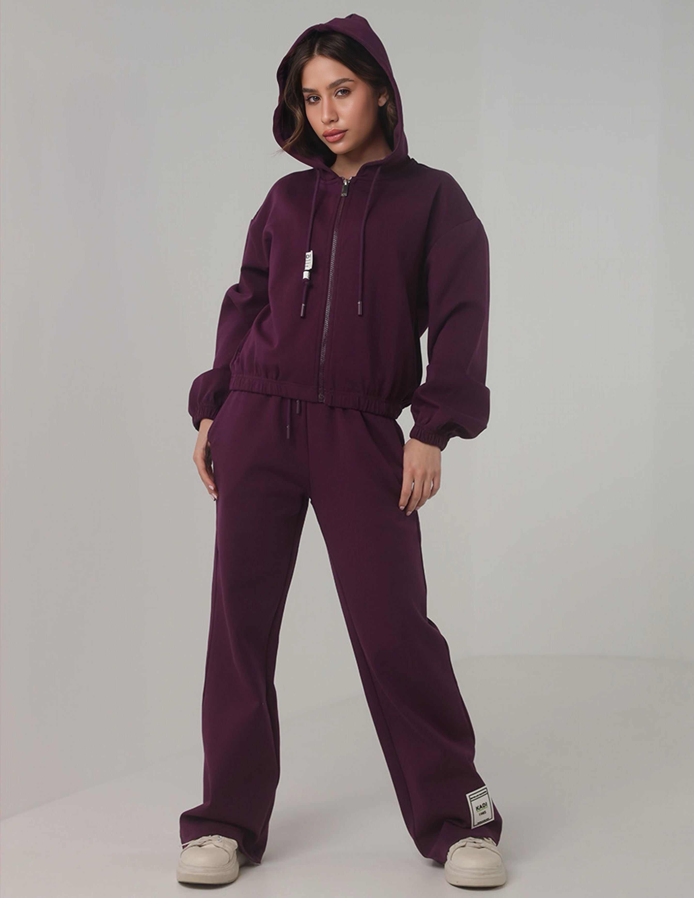 بدلة رياضية بغطاء رأس وسحاب مع بنطال واسع الساق