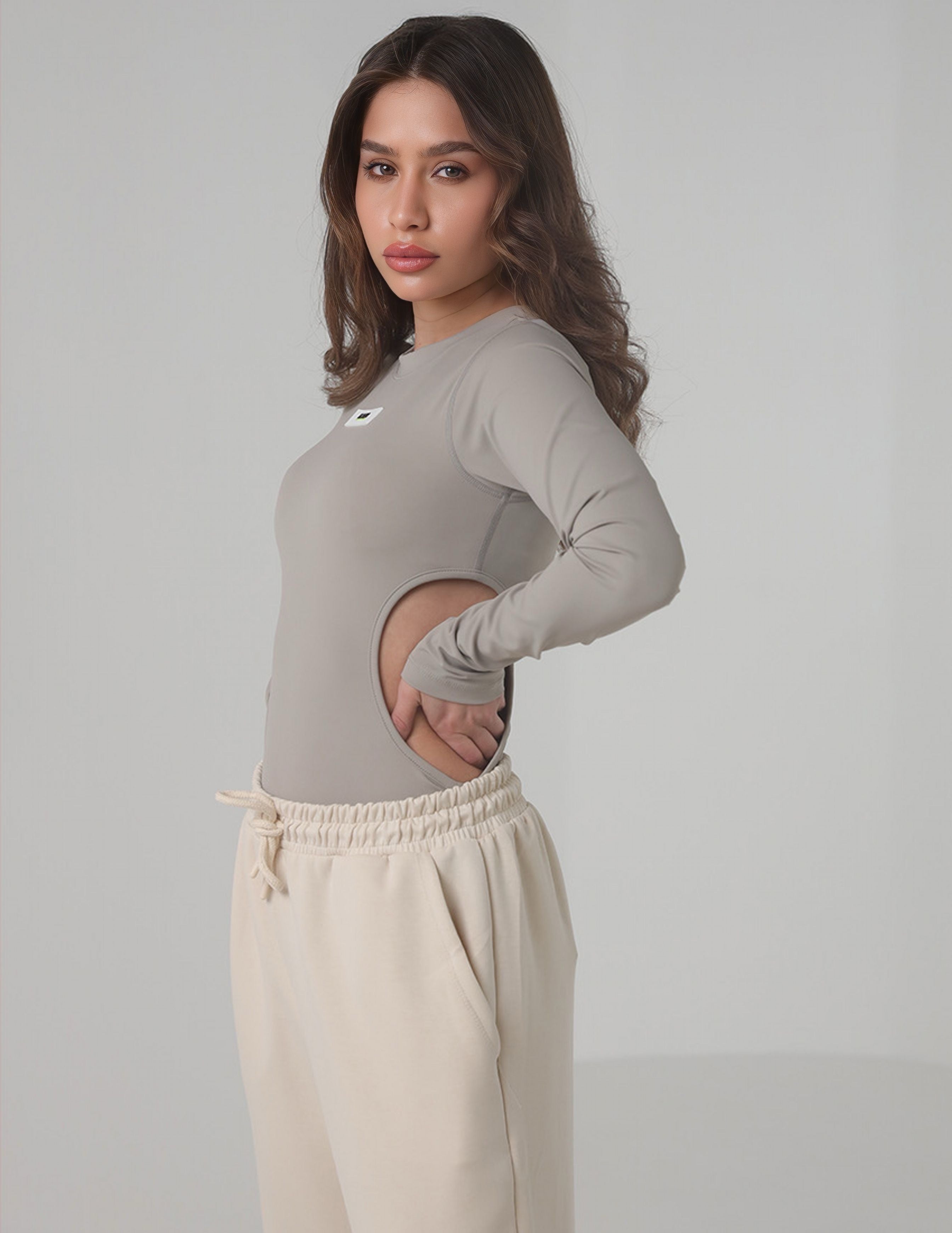 بدلة رياضية بفتحة جانبية علوية من Active Ware