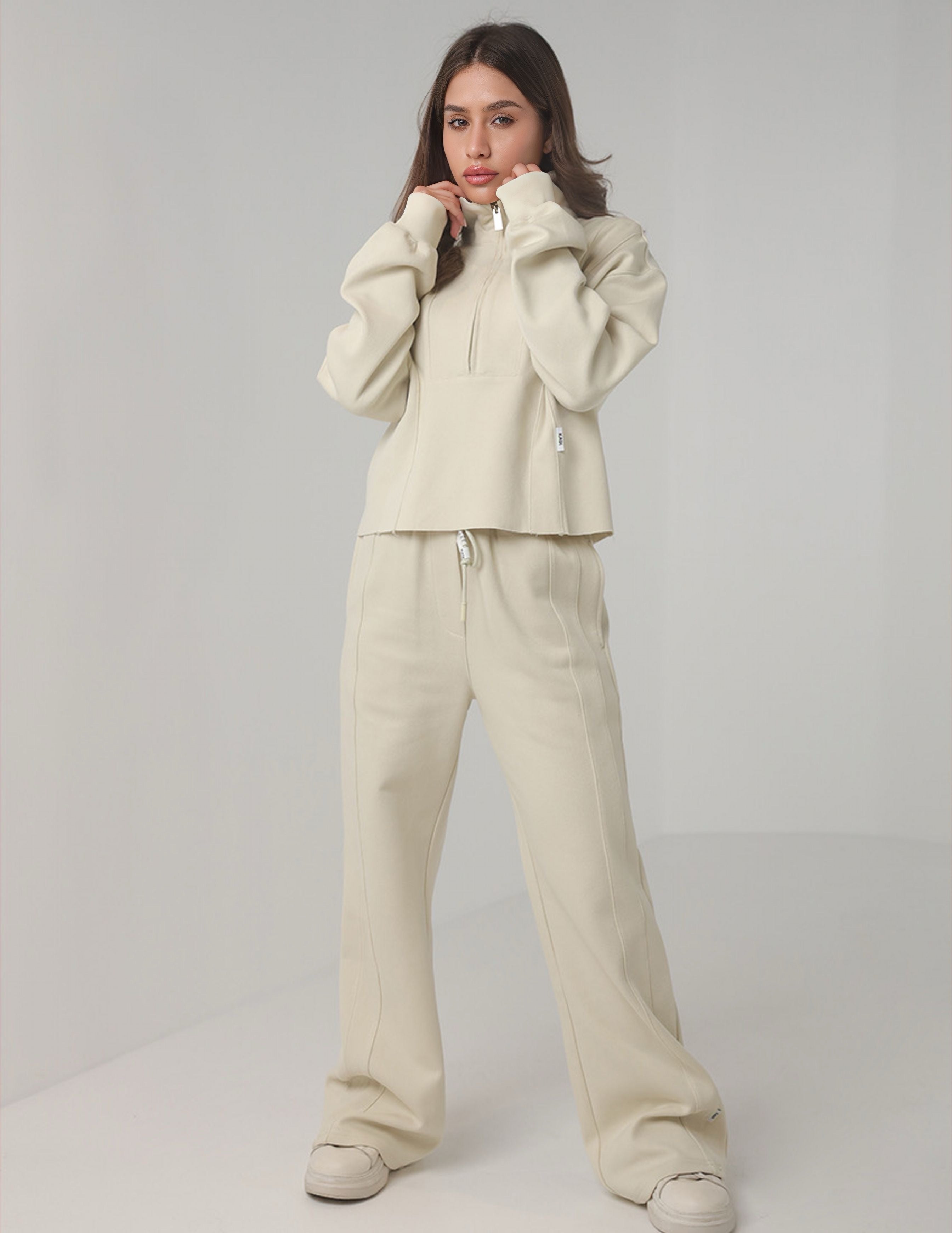 بدلة رياضية بنصف سحاب مع بنطال واسع الساق