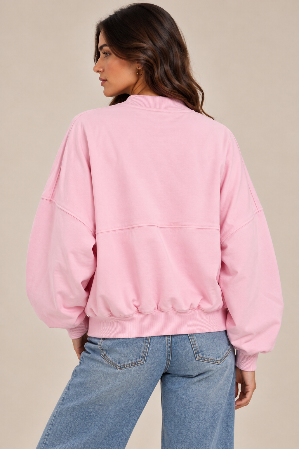 Oversized sweatshirt with a center front stripe, zip closure, and front pocket.