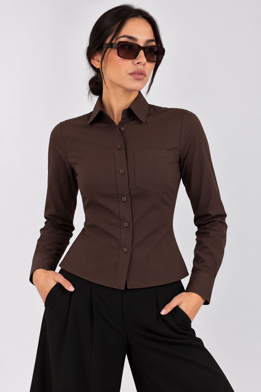 Short-fit shirt with a pocket