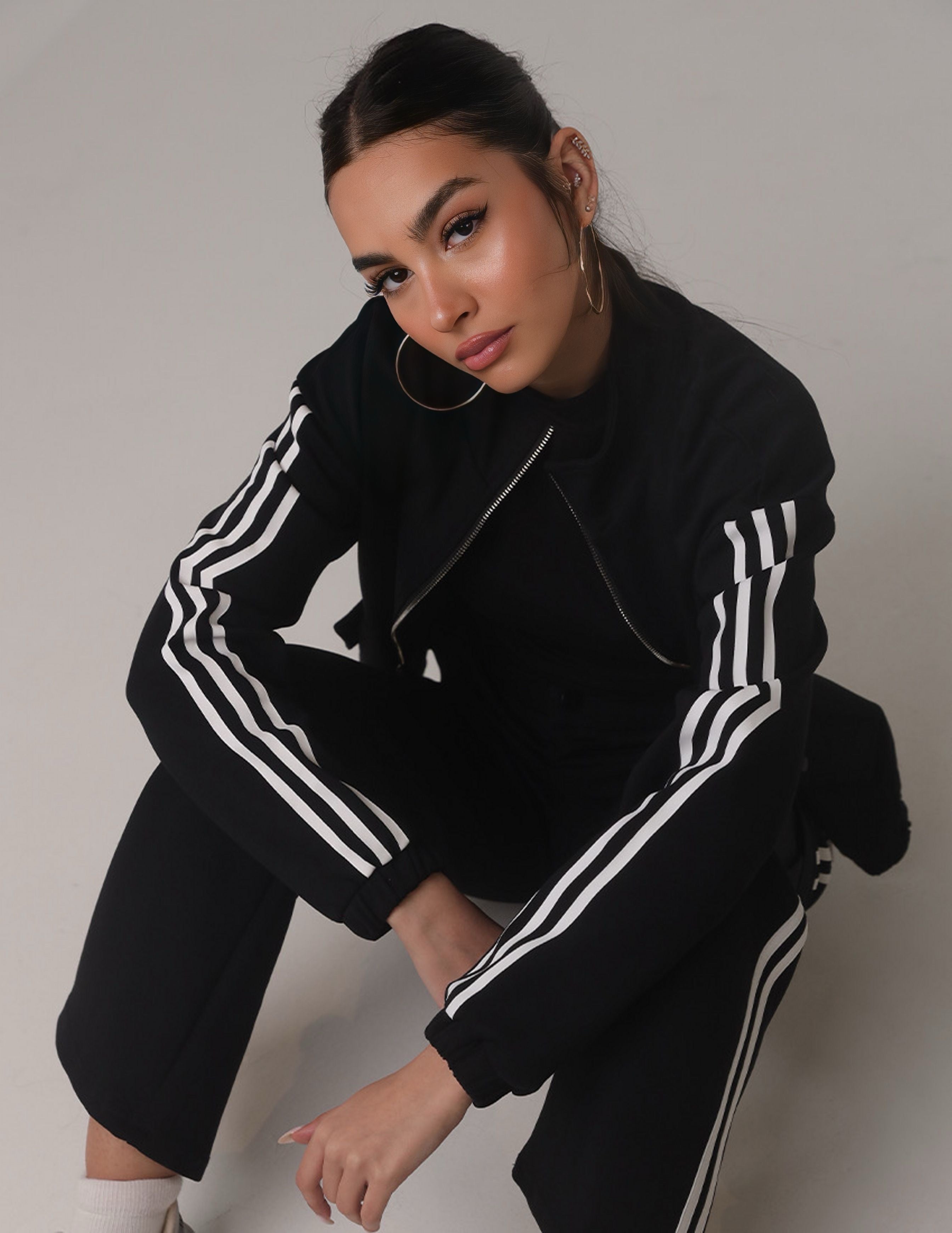 طقم جاكيت رياضي مخطط وبنطال كارغو