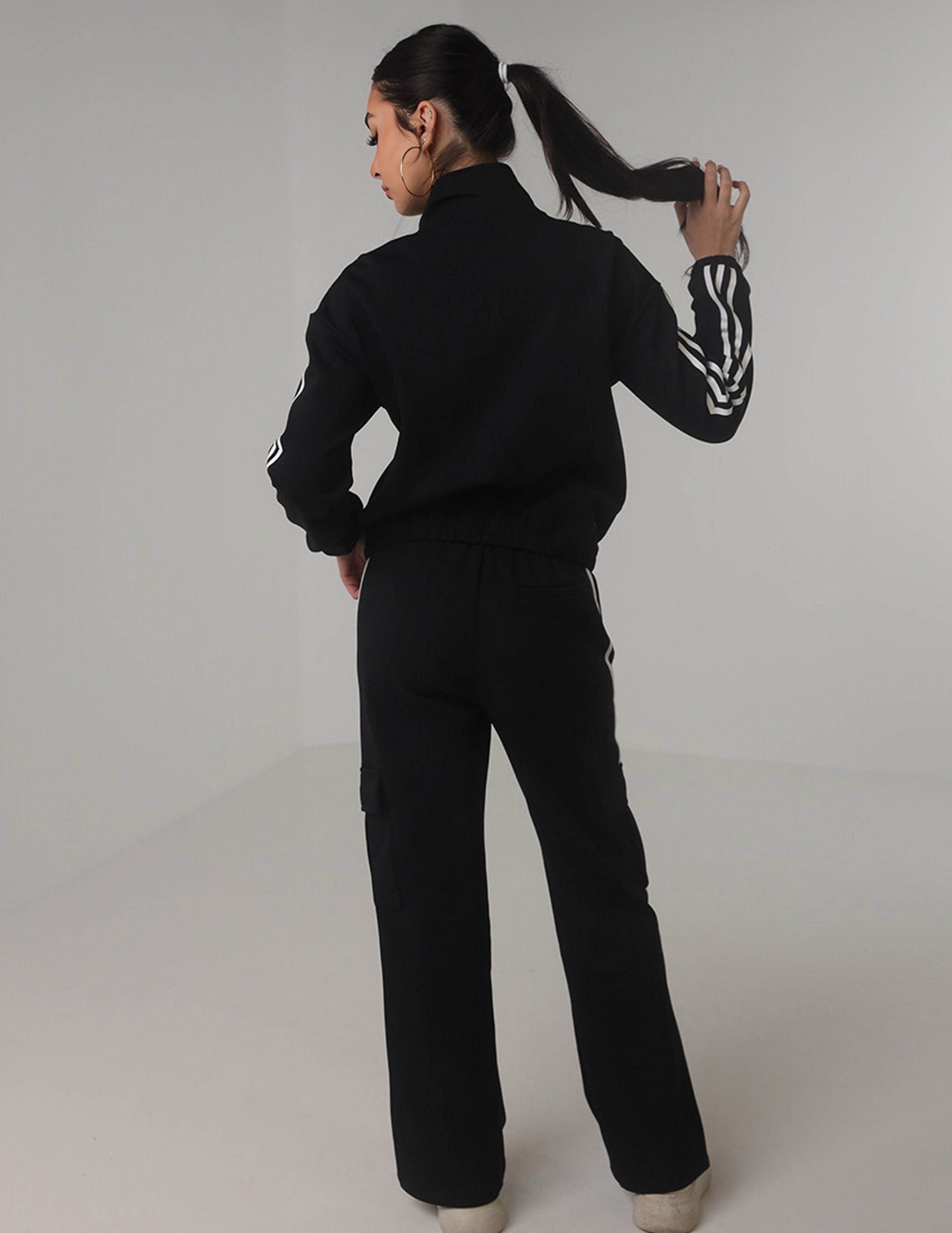 طقم جاكيت رياضي مخطط وبنطال كارغو