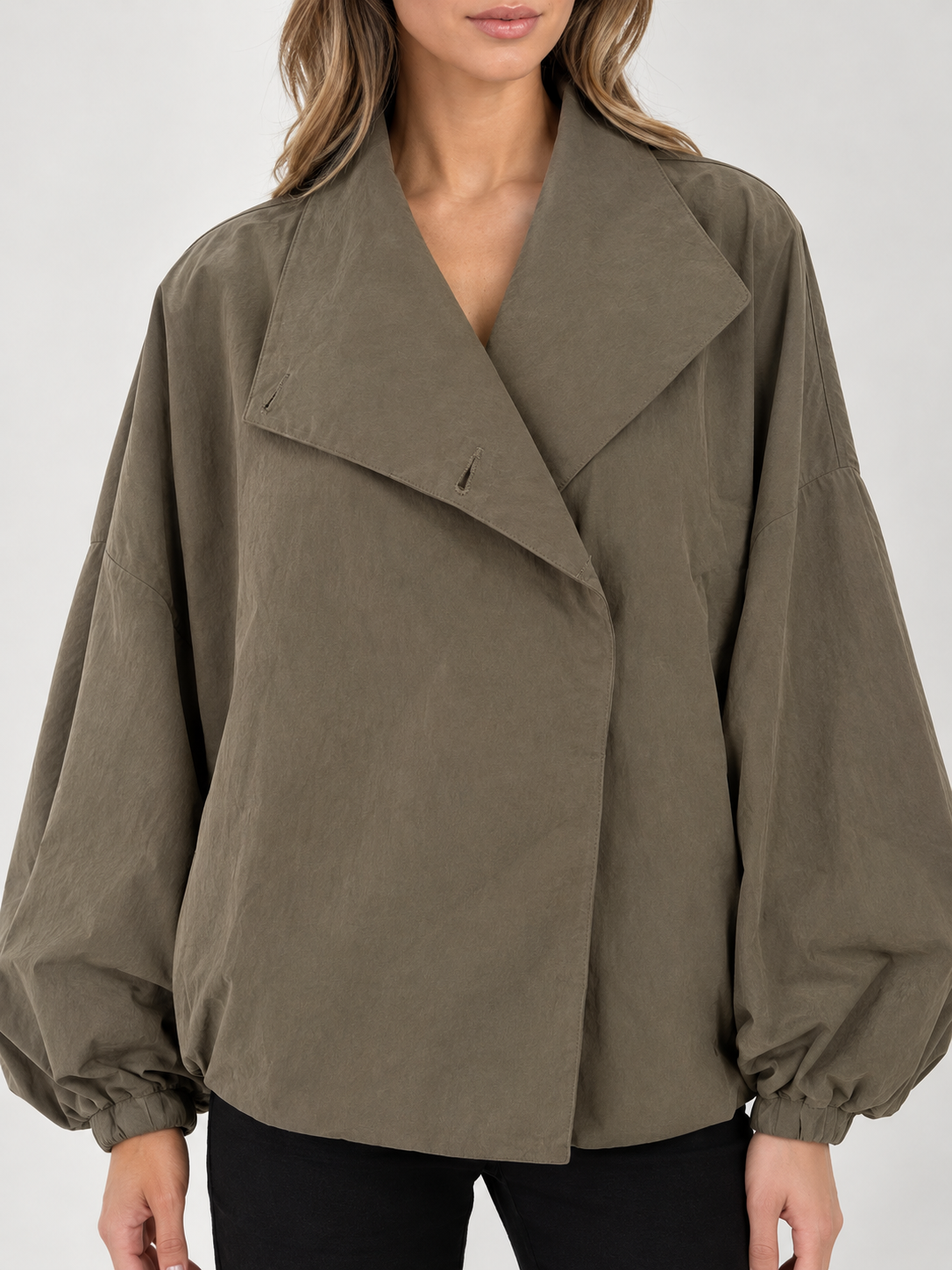 High-neck jacket with one button and blouson sleeve