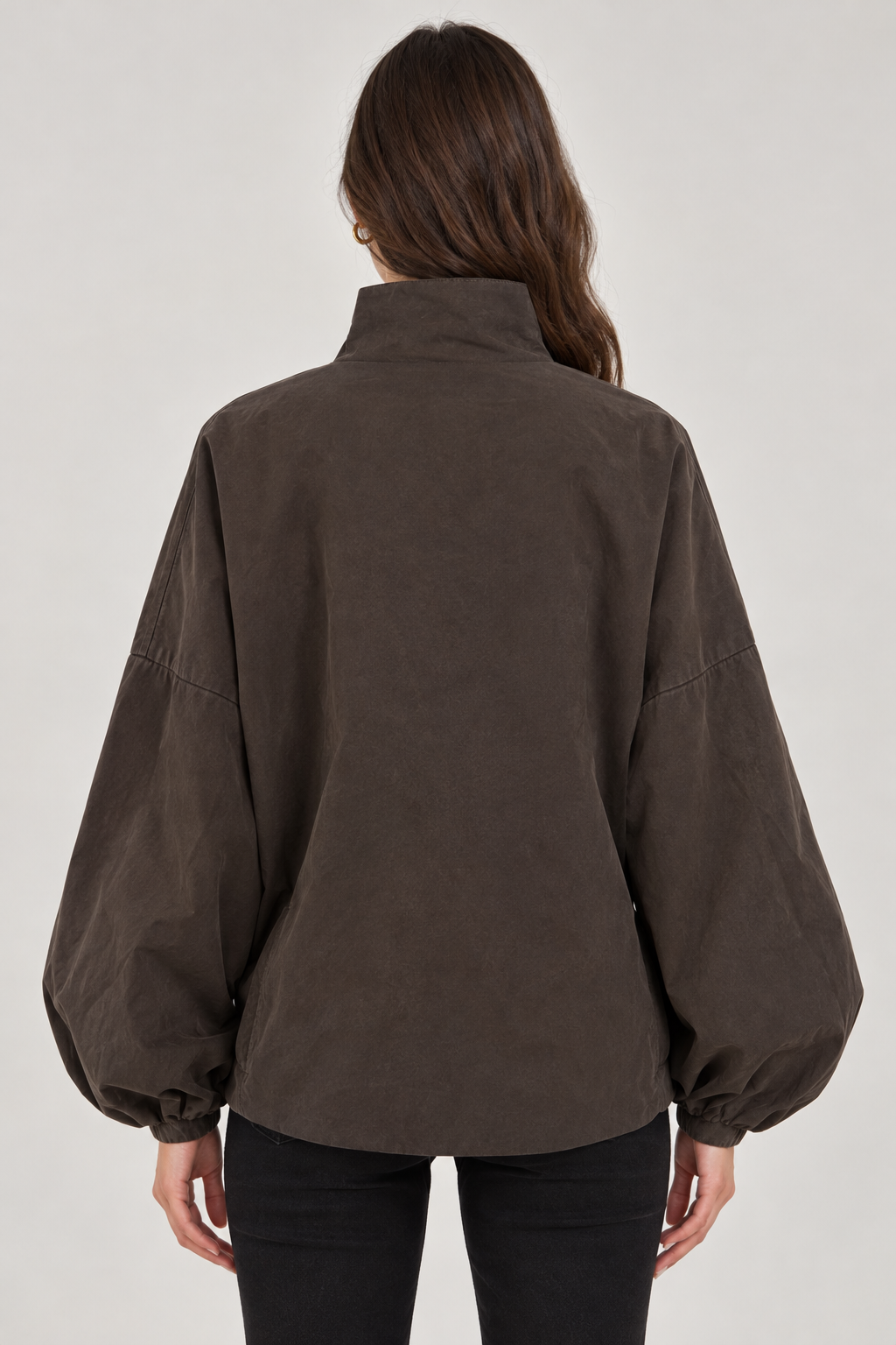 High-neck jacket with one button and blouson sleeve