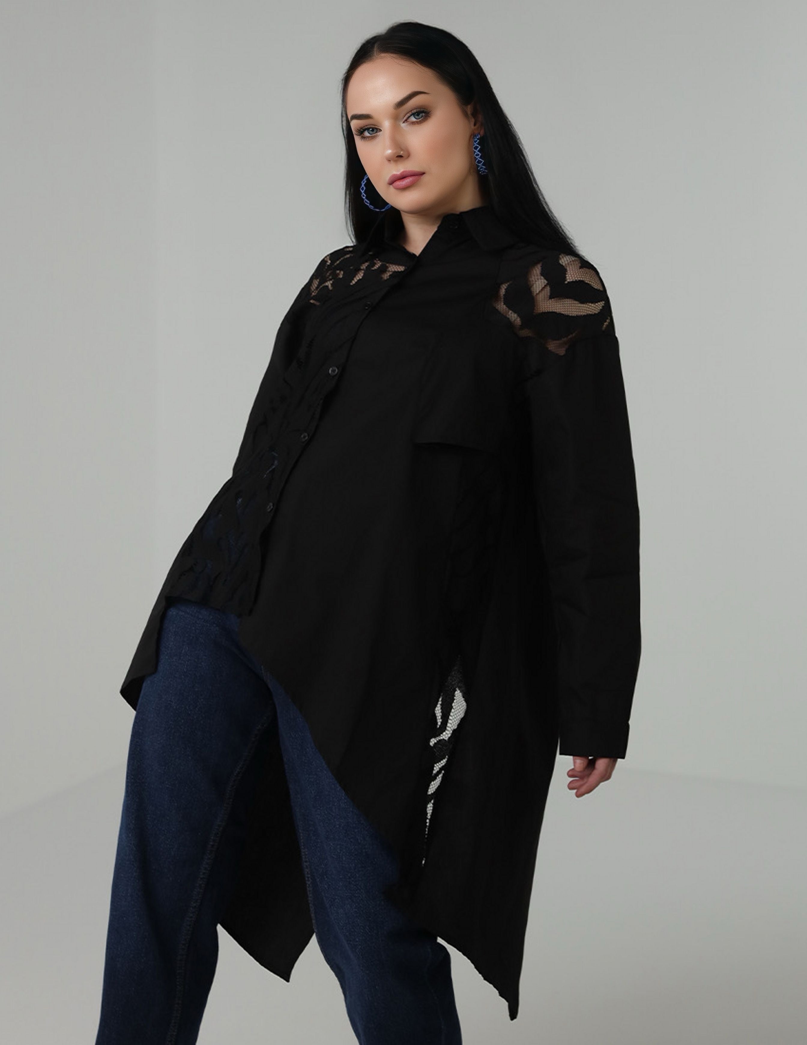 قميص غير متماثل بلوحة دانتيل