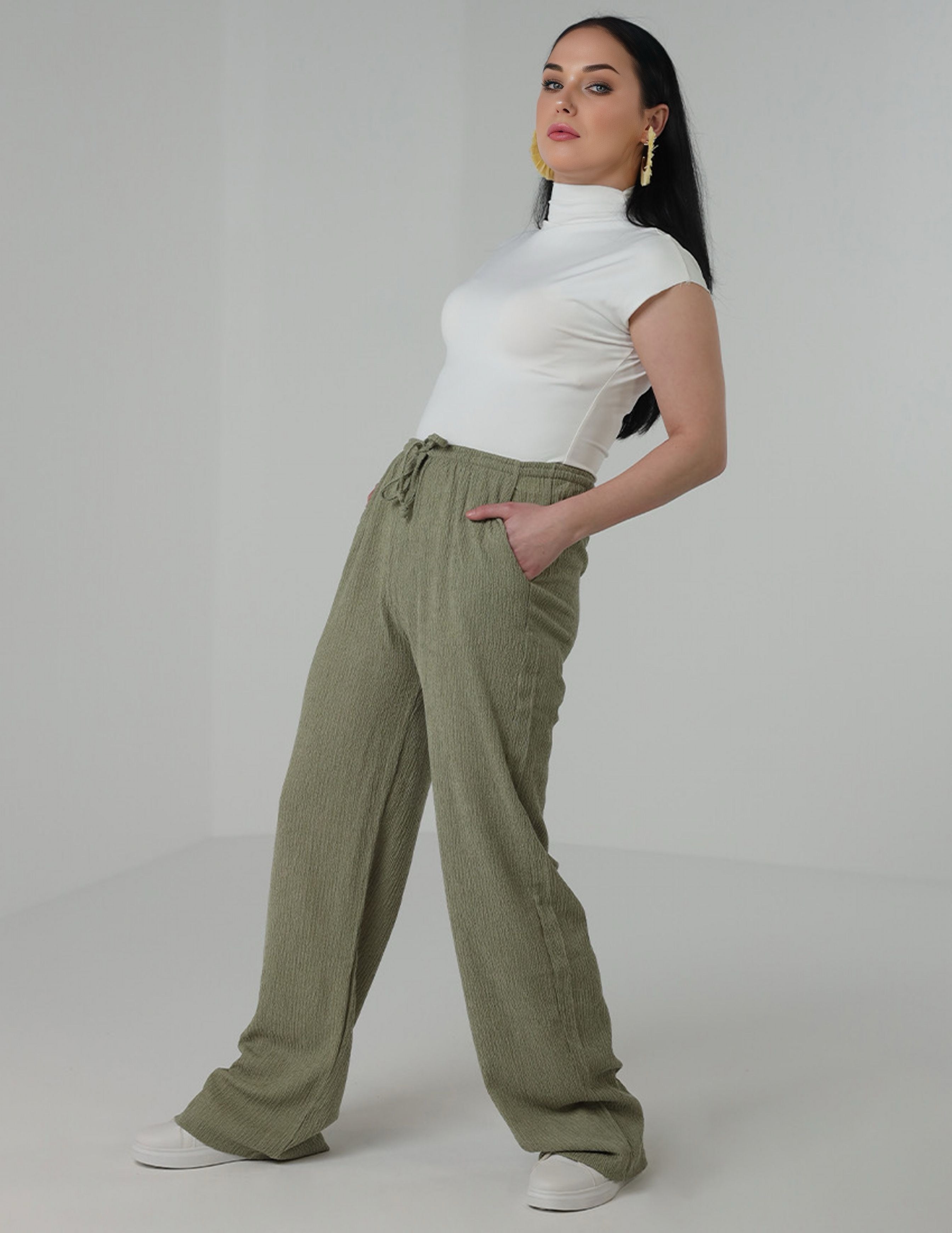 بنطلون بقصّة مستقيمة مع جيب جانبي