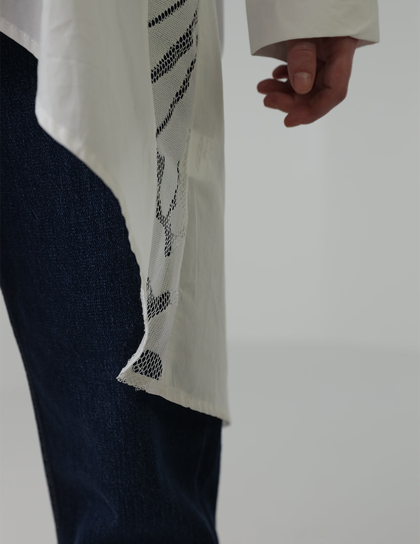 قميص غير متماثل بلوحة دانتيل