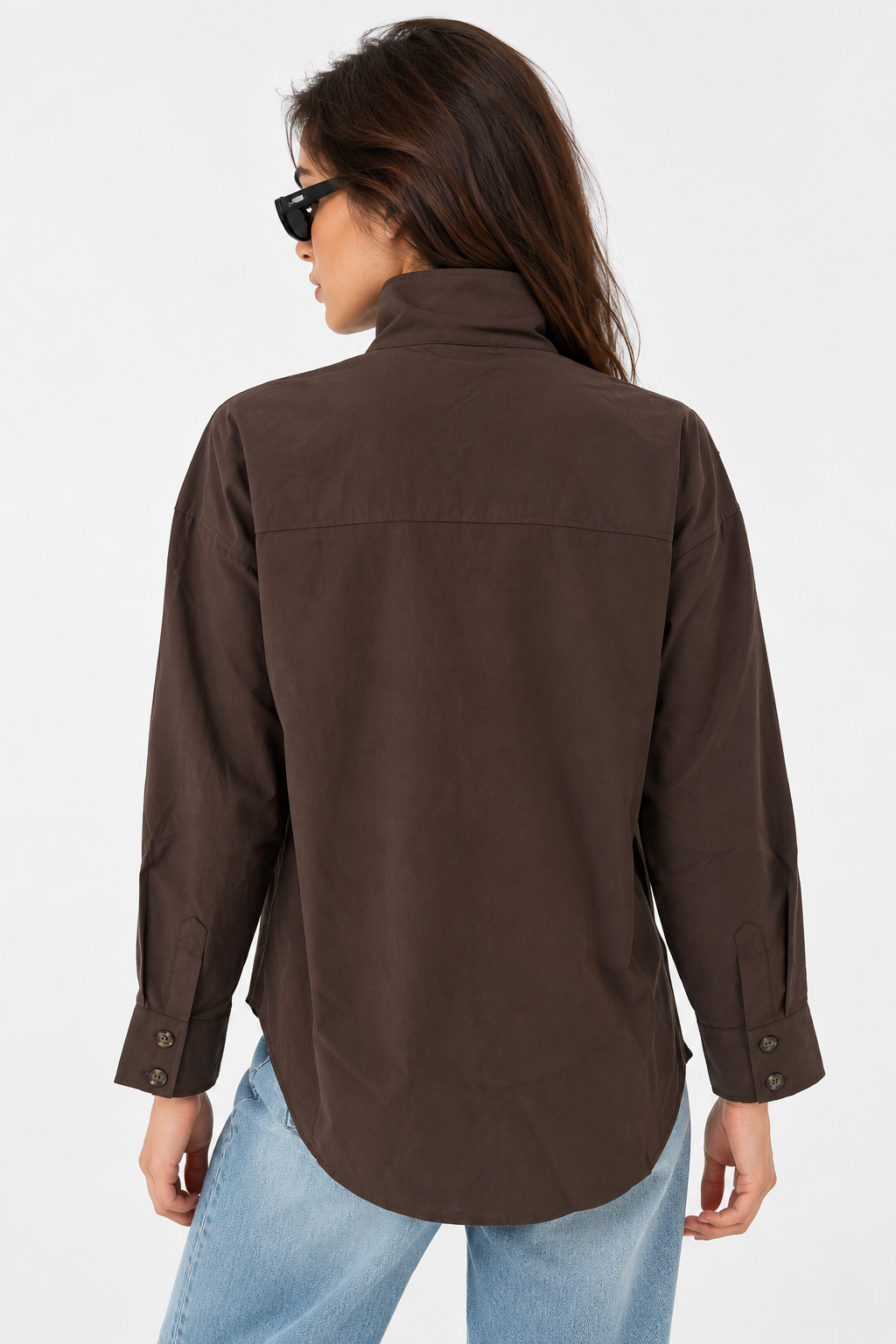 High-neck shirt with buttons and a button-down front.