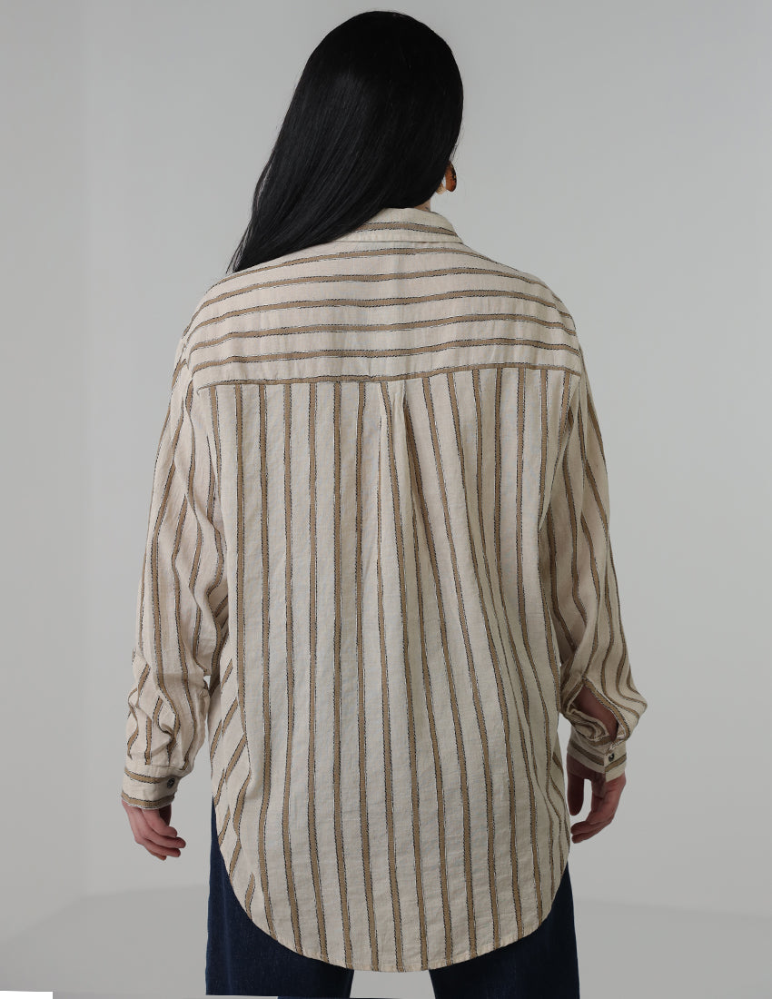 قميص مخطط كبير الحجم مع جيب جانبي