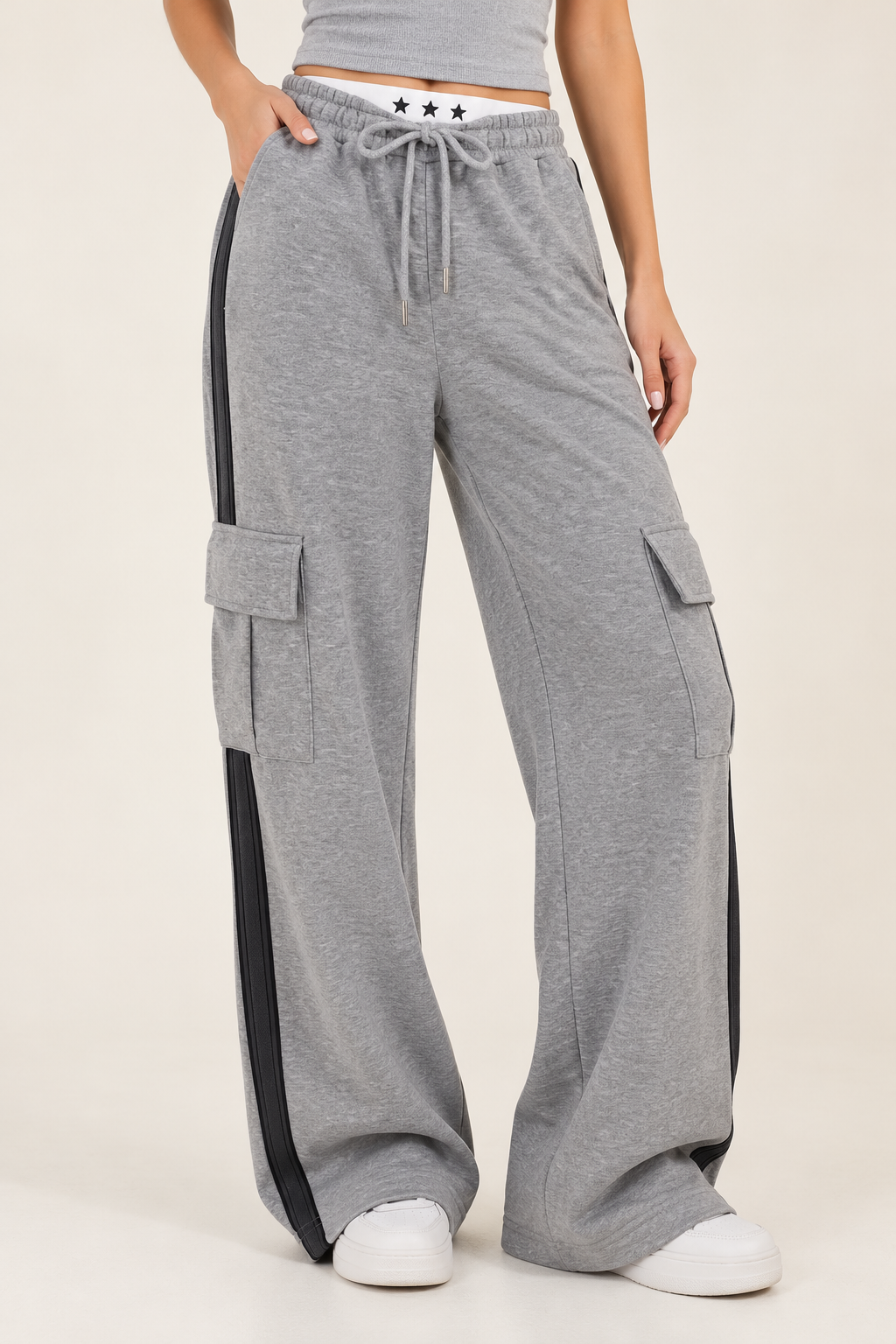 Grey cargo sweatpants with star waist and side stripe