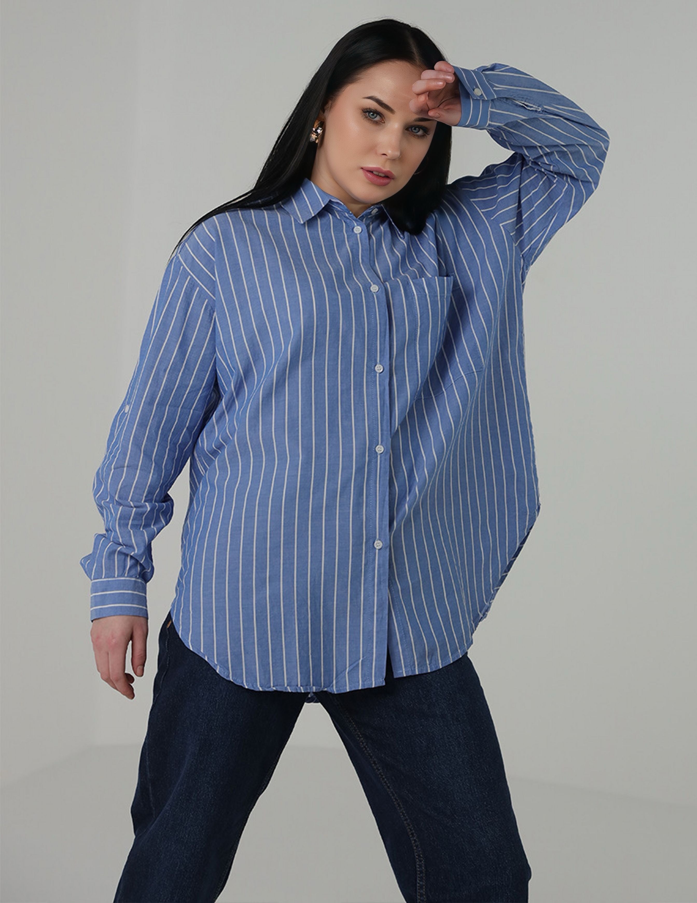 قميص مخطط بأزرار وجيب