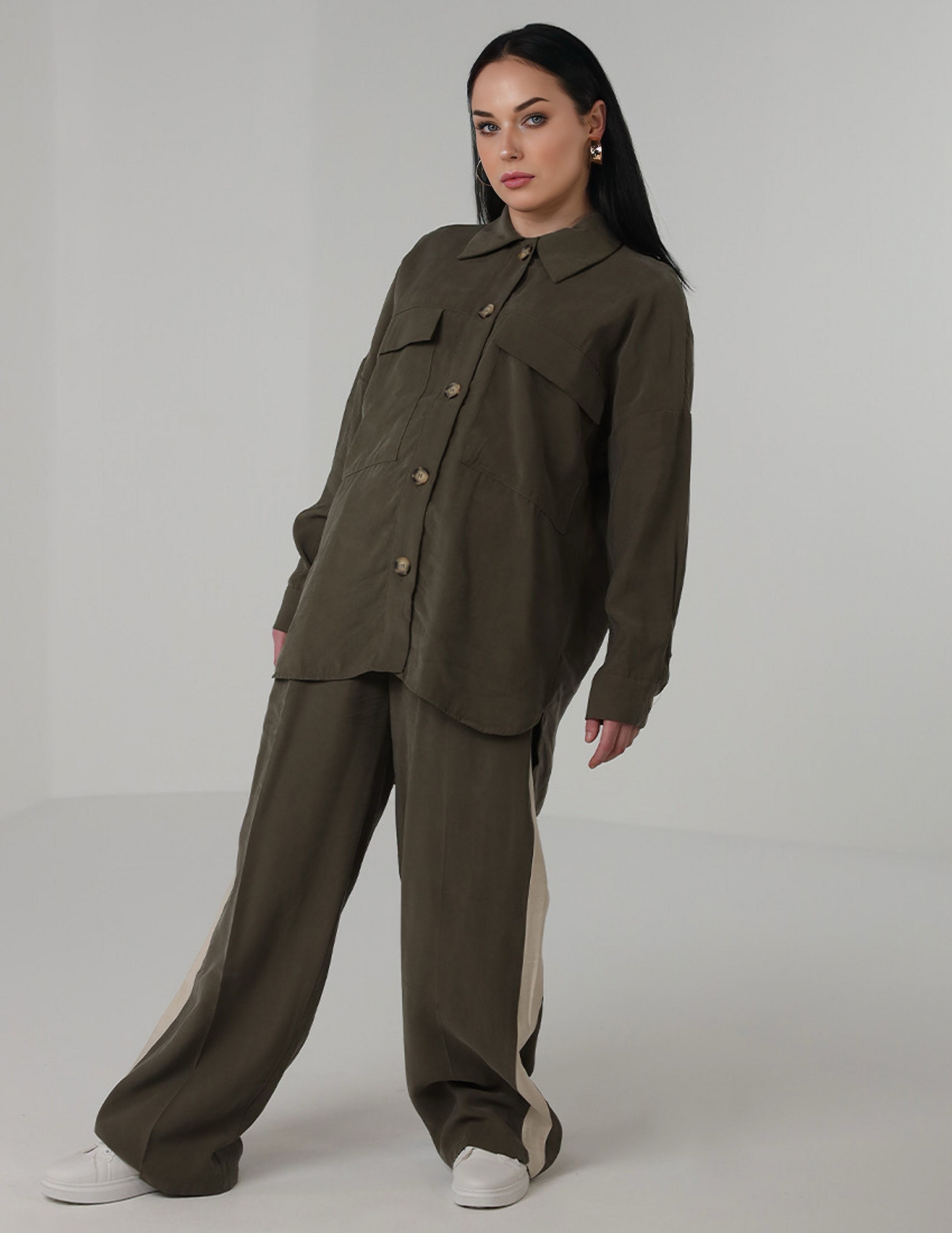 قميص كبير الحجم مع جيبين كبيرين