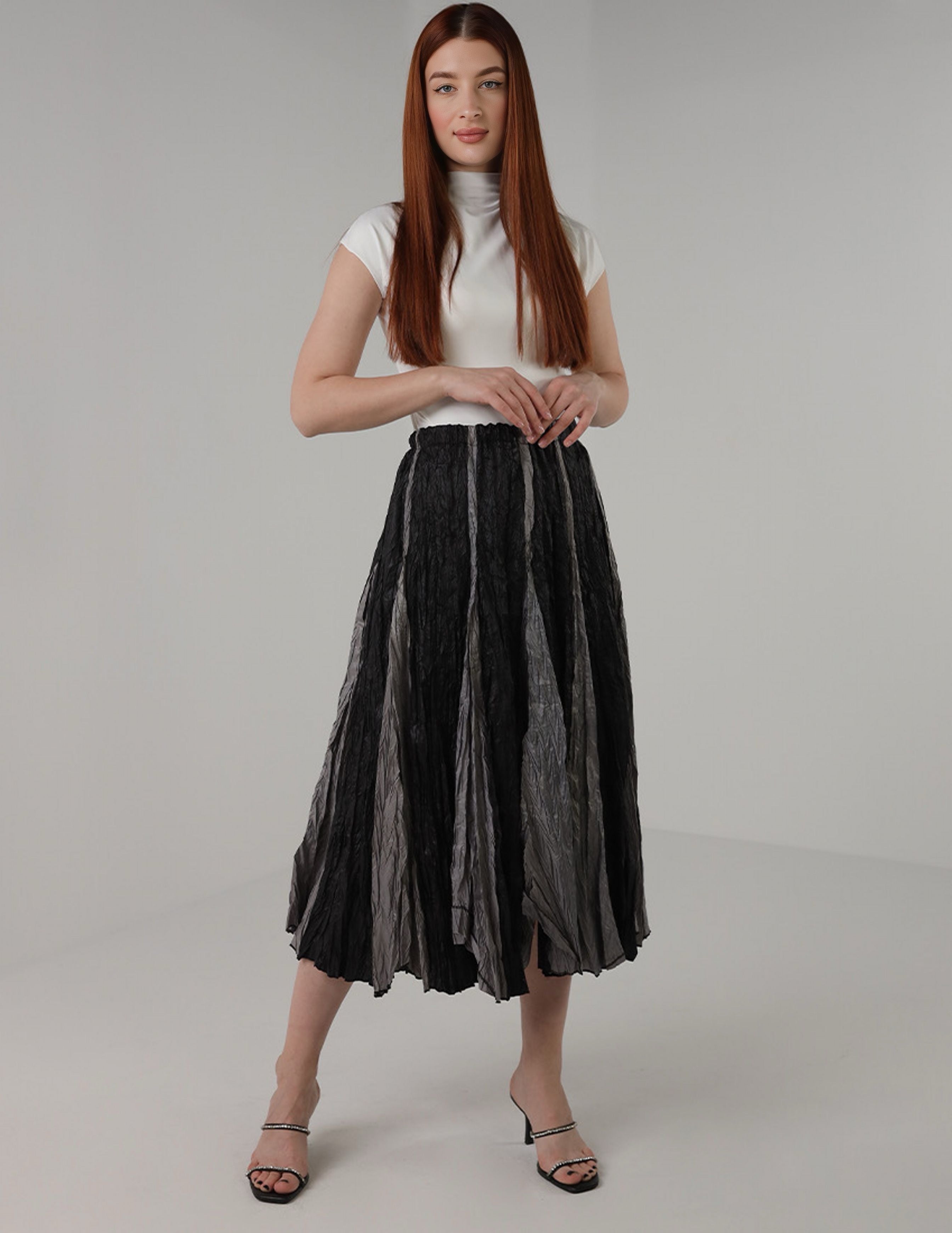 تنورة مطوية متعددة الألوان