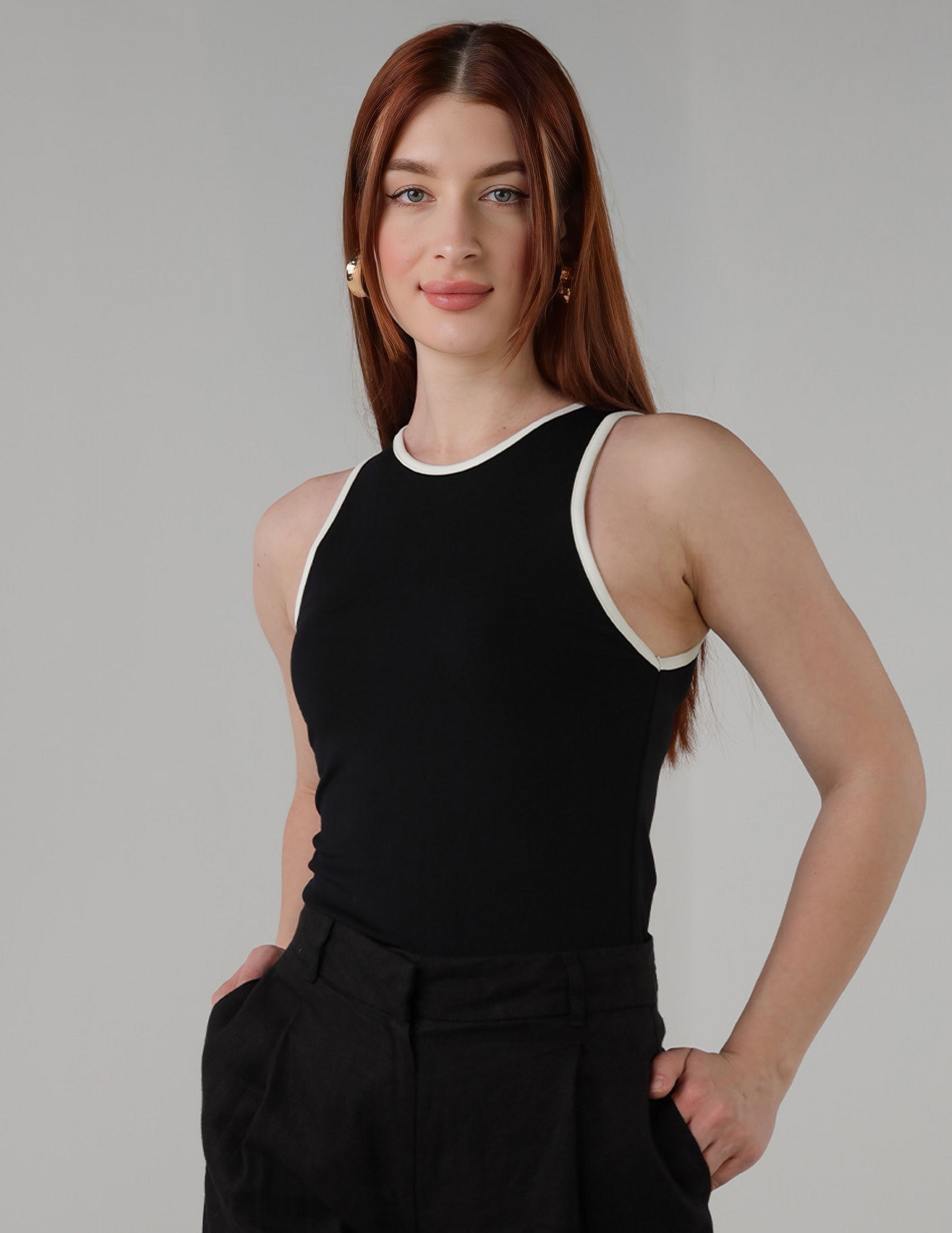 سترة مضلعة ملائمة مع حواف متباينة